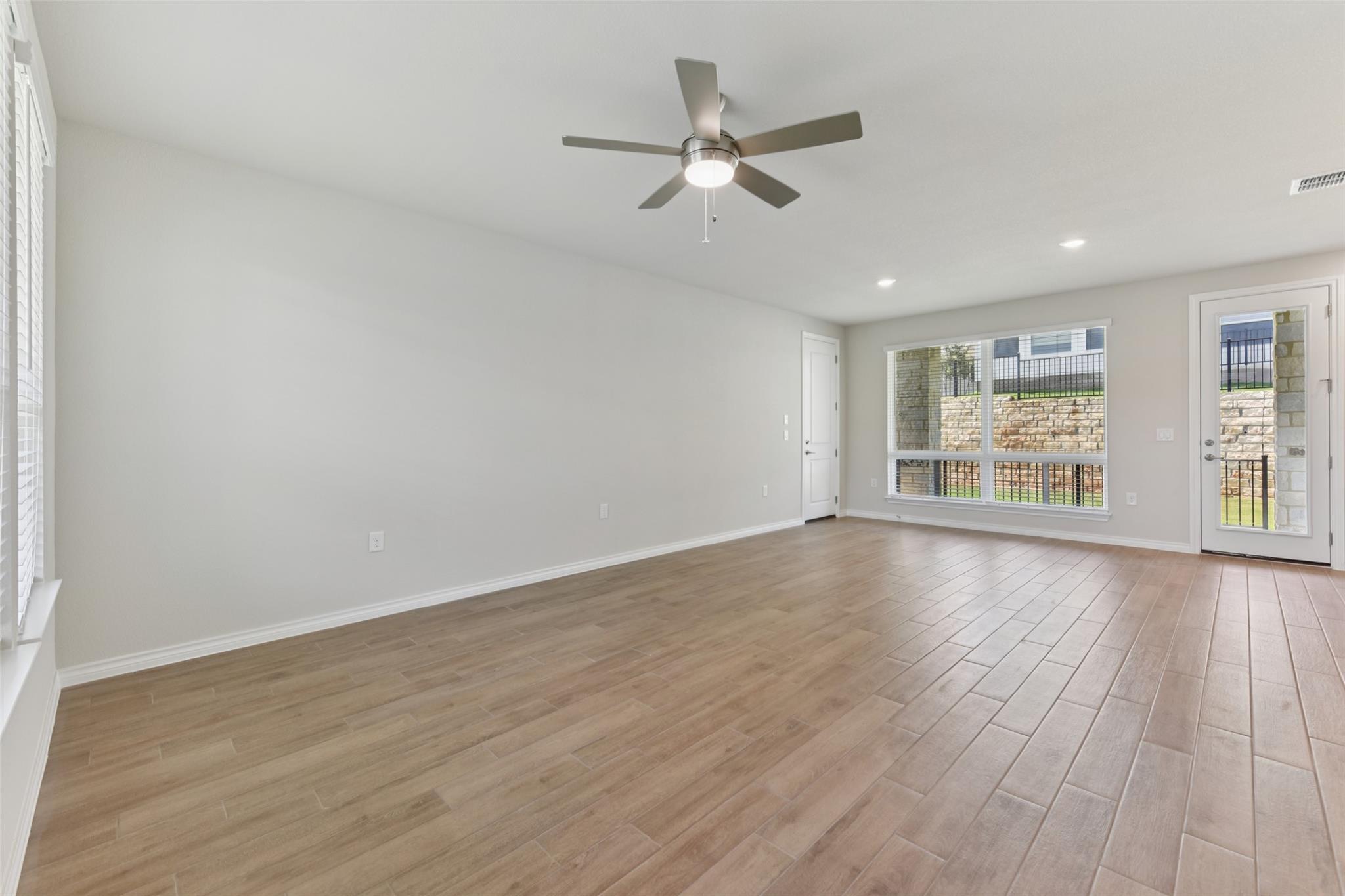105 Antoinette Way #103 photo 3
