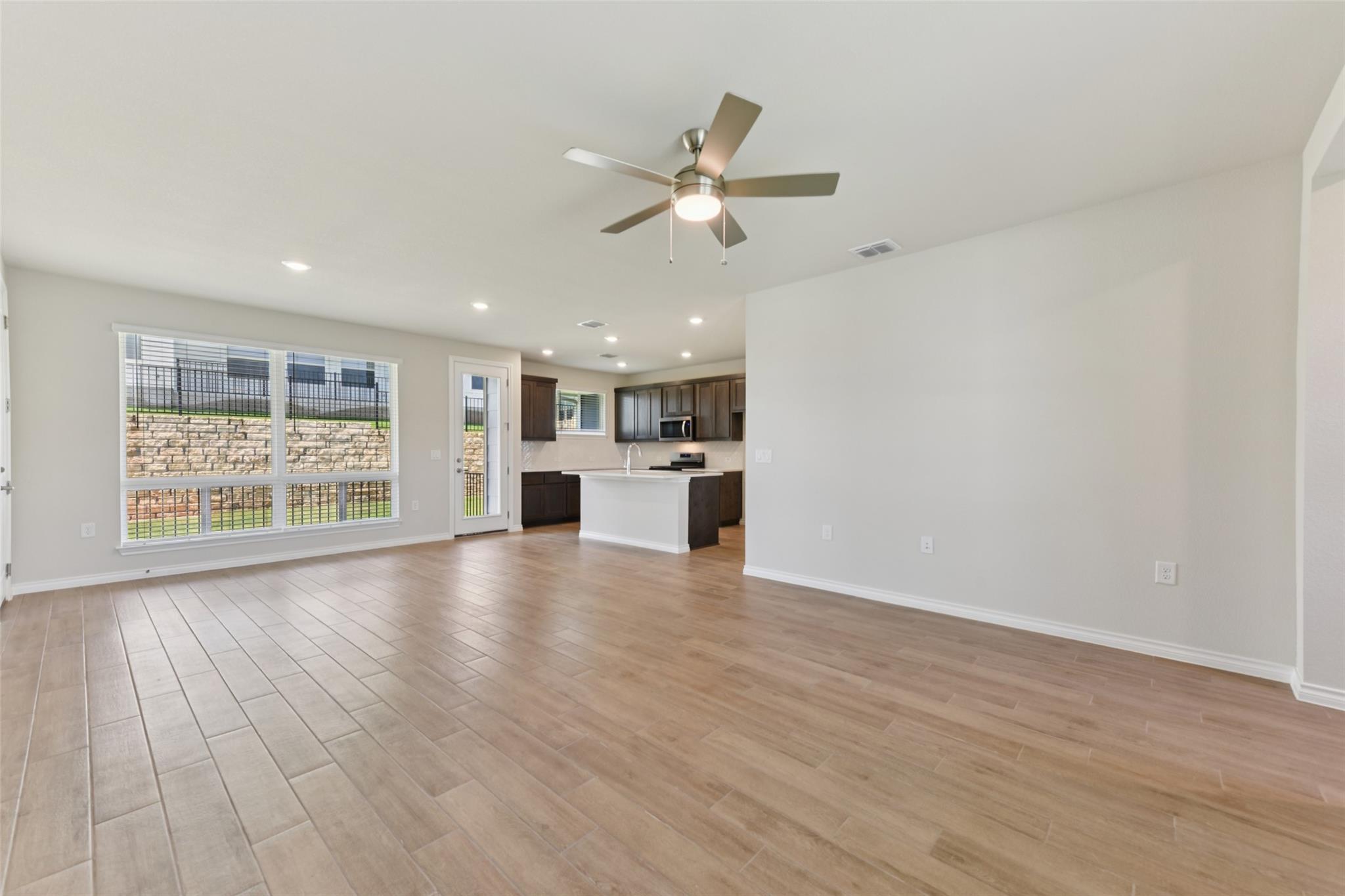 105 Antoinette Way #103 photo 4