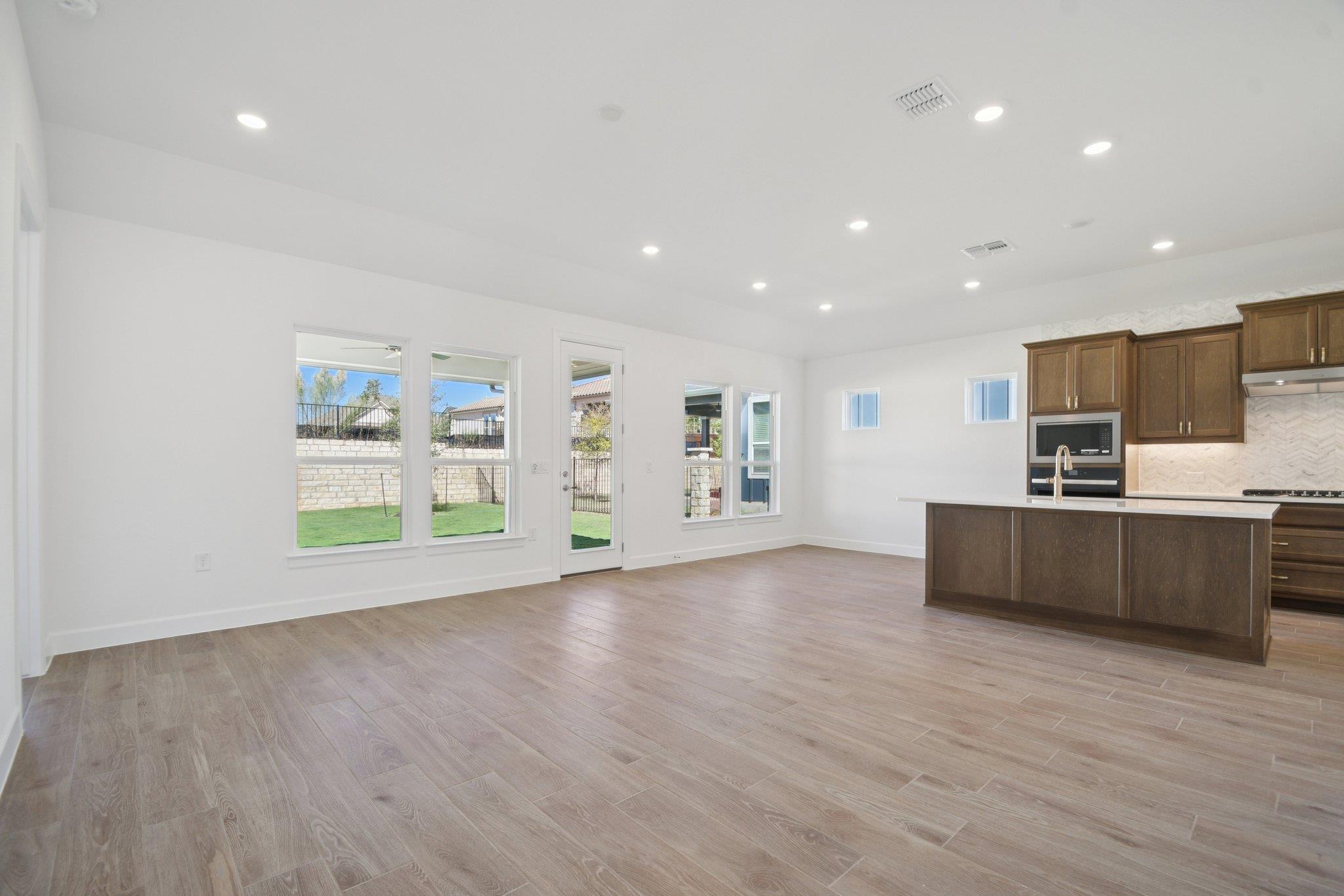 1528 Dancing Oak Ln photo 3