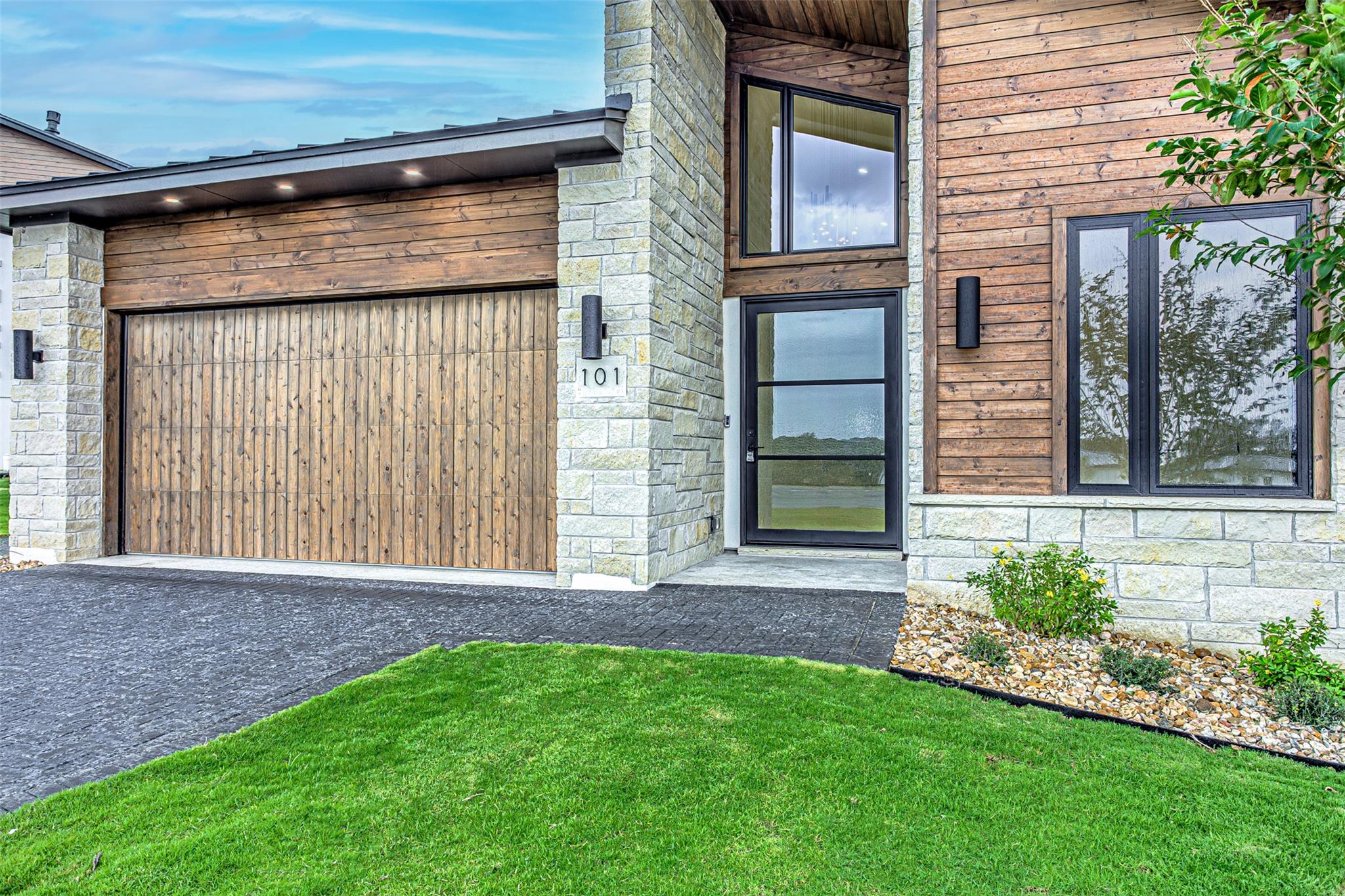 101 Manciano Dr photo 3