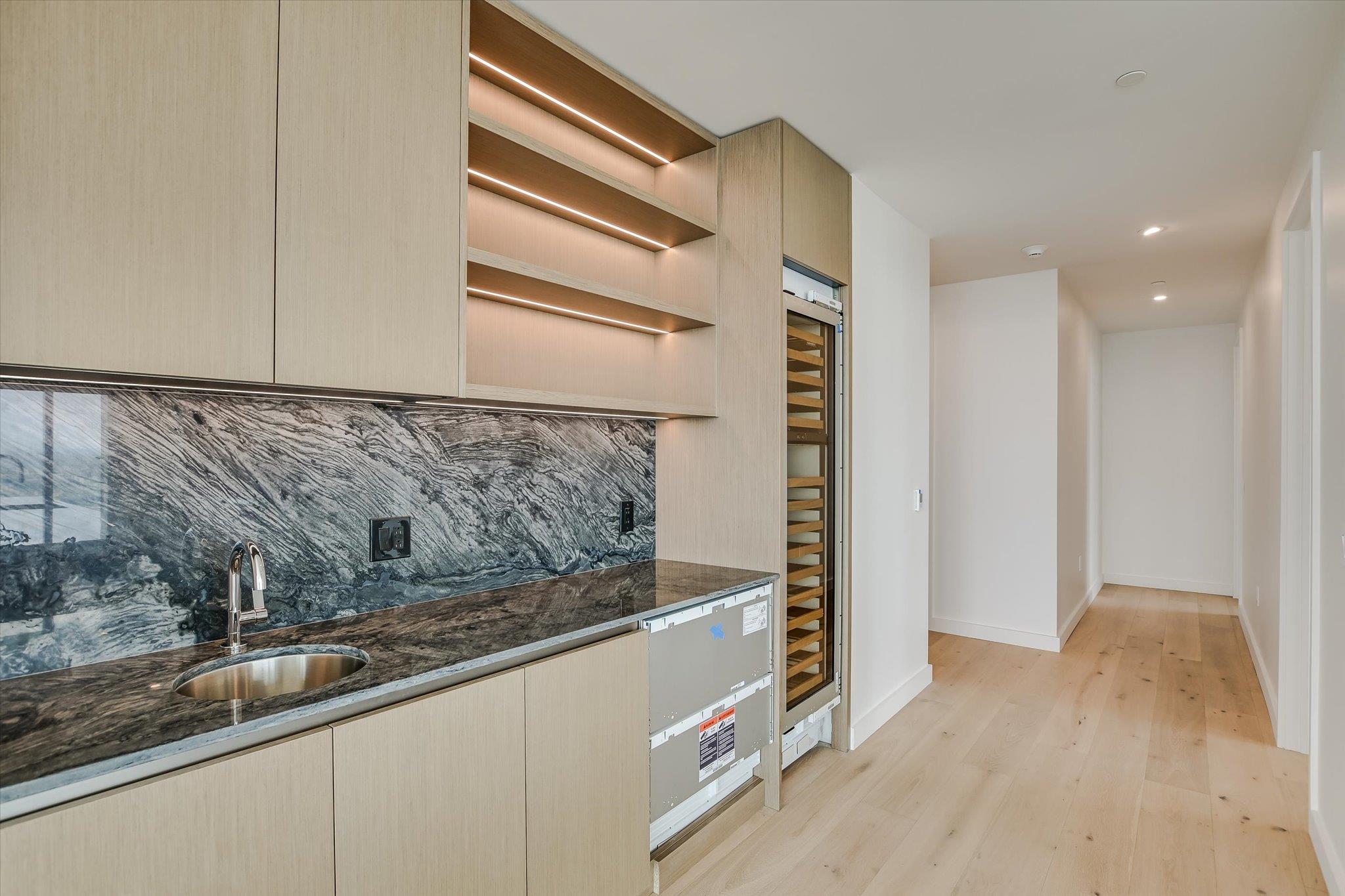 610 Davis St #4704 photo 10