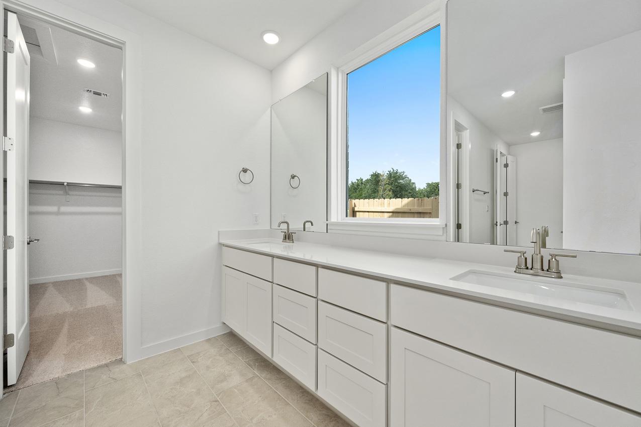 305 Luttrell Ln photo 9