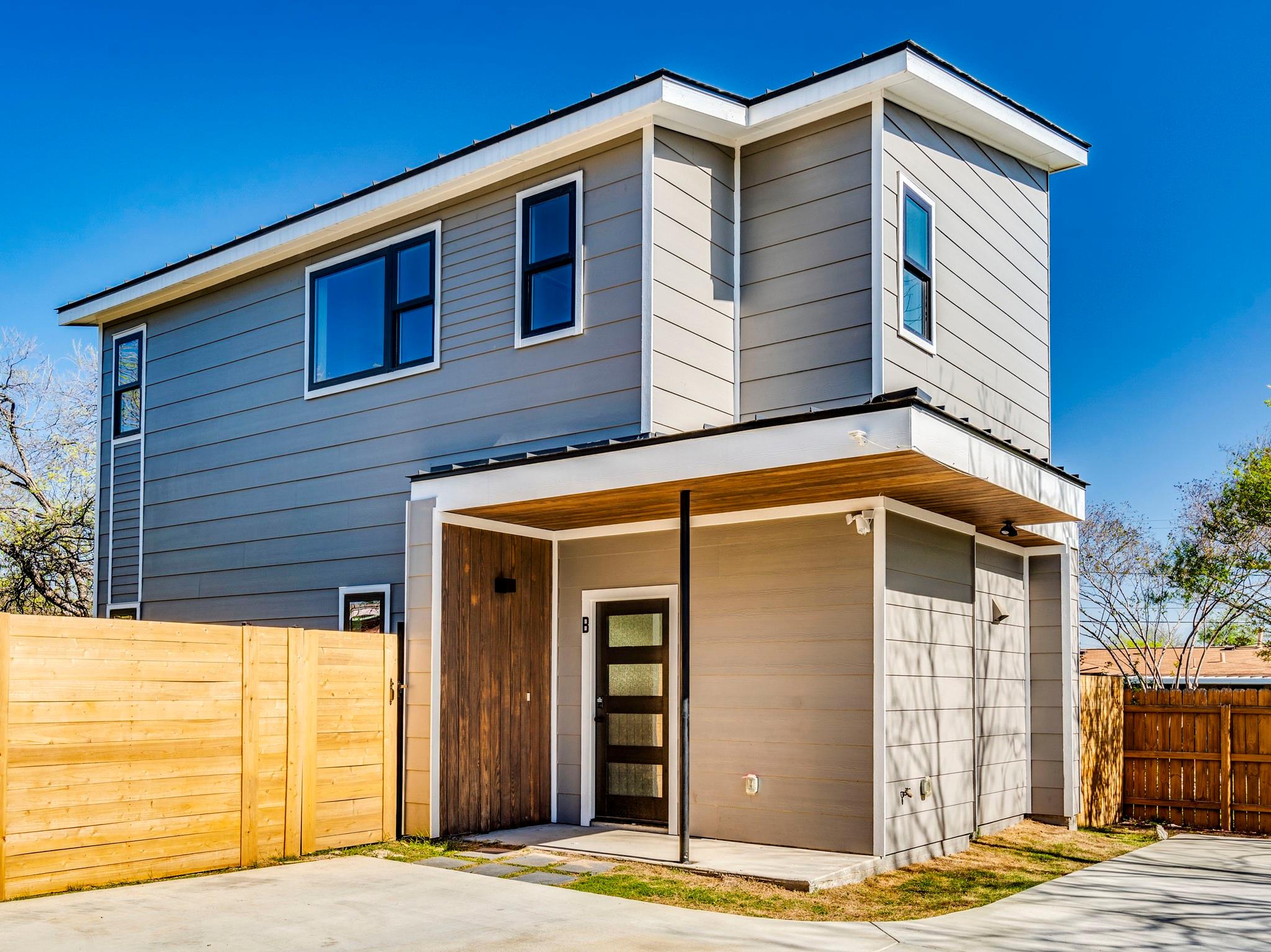 206 E Wonsley Dr #2