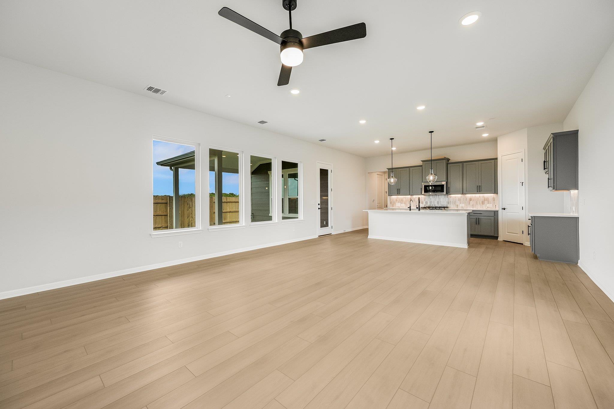 8601 Dongan Dr photo 10