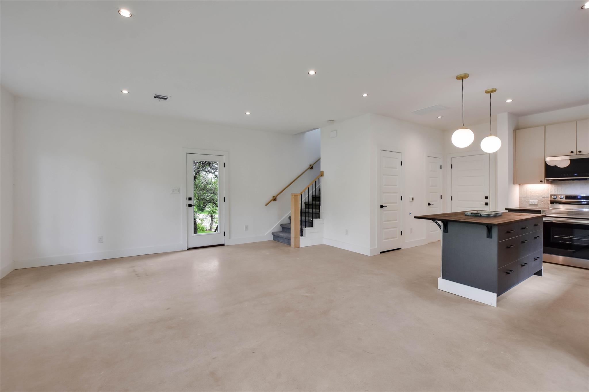 10918 Ridgeway St photo 5