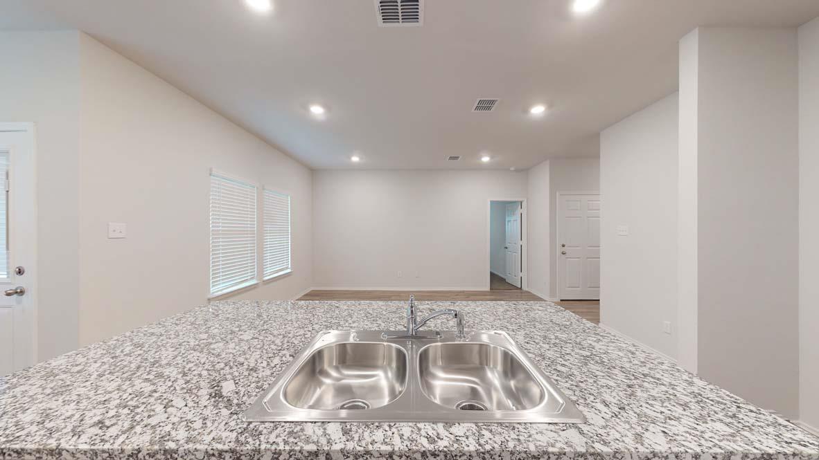 553 Hector Loop photo 6