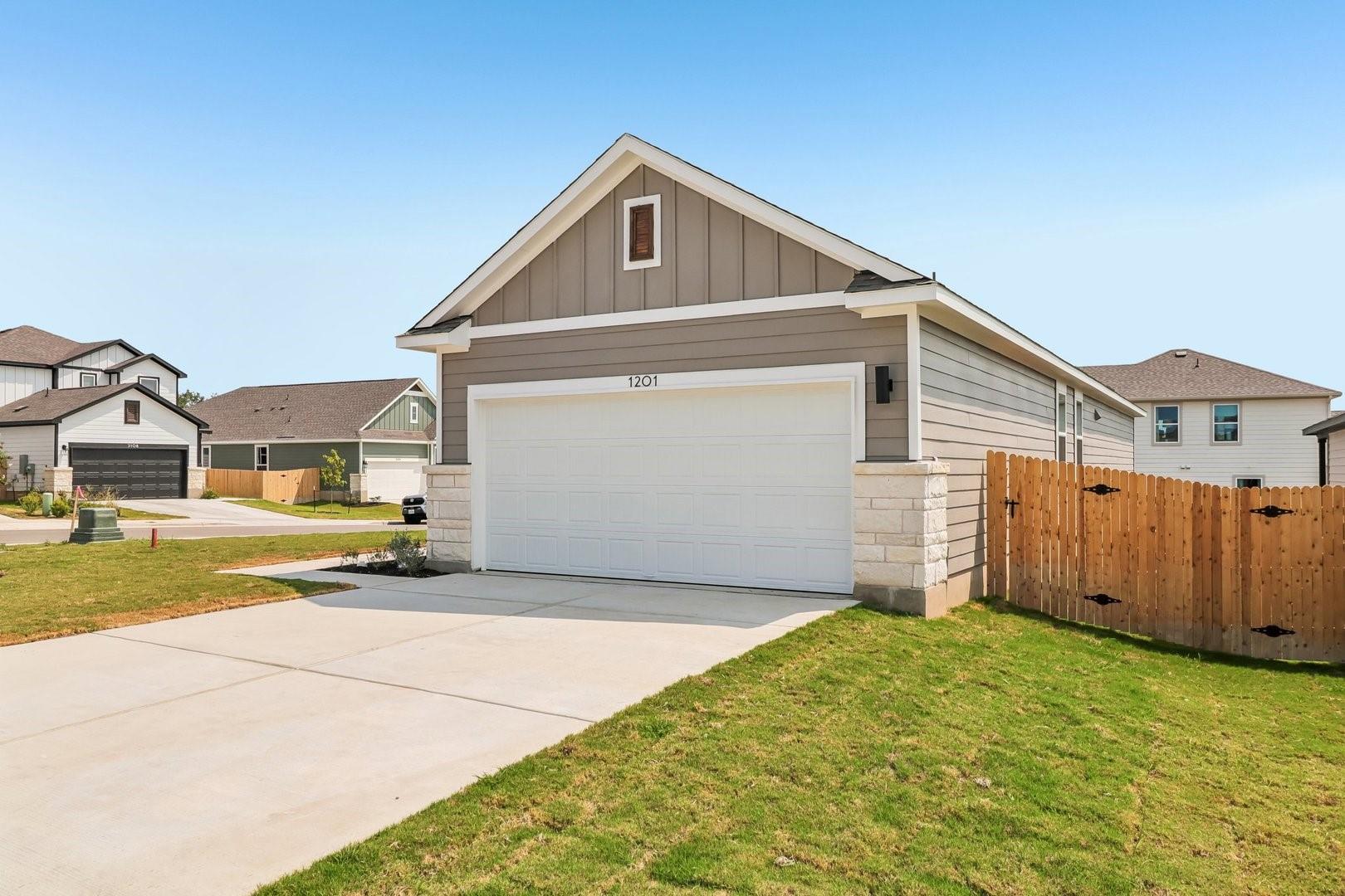 1201 Lavender Way photo 3