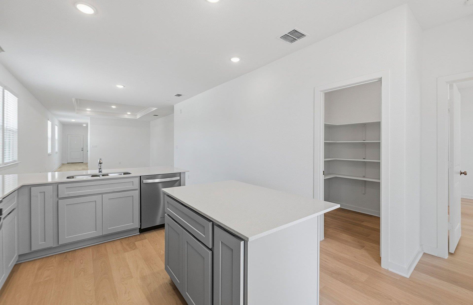 110 Golden Bell Way photo 5