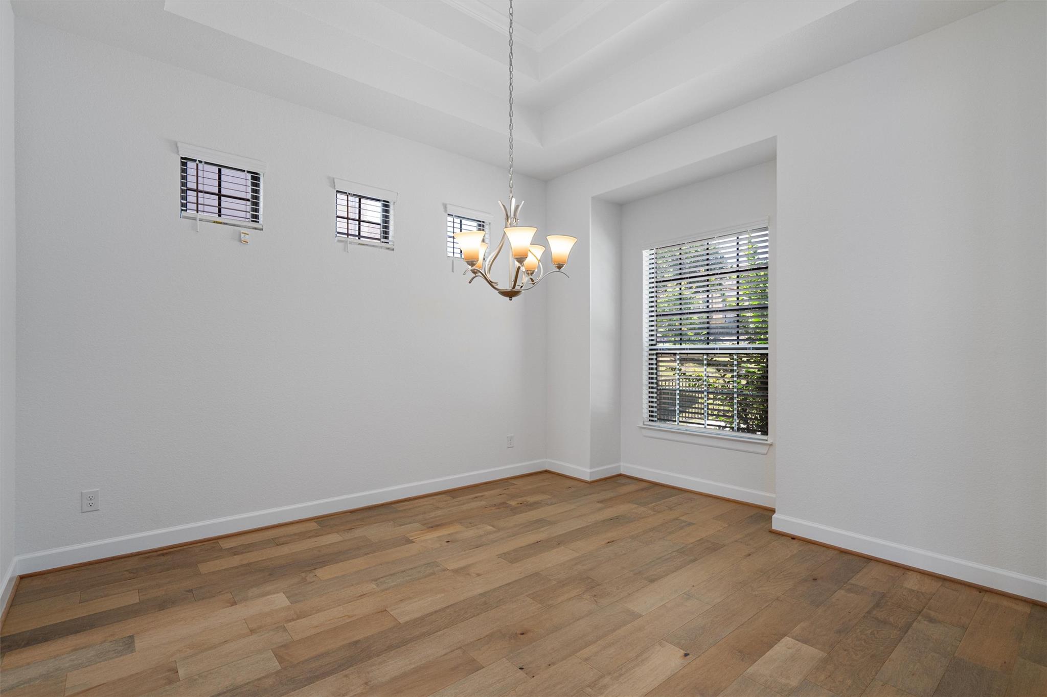15200 Dorothy Dr photo 3