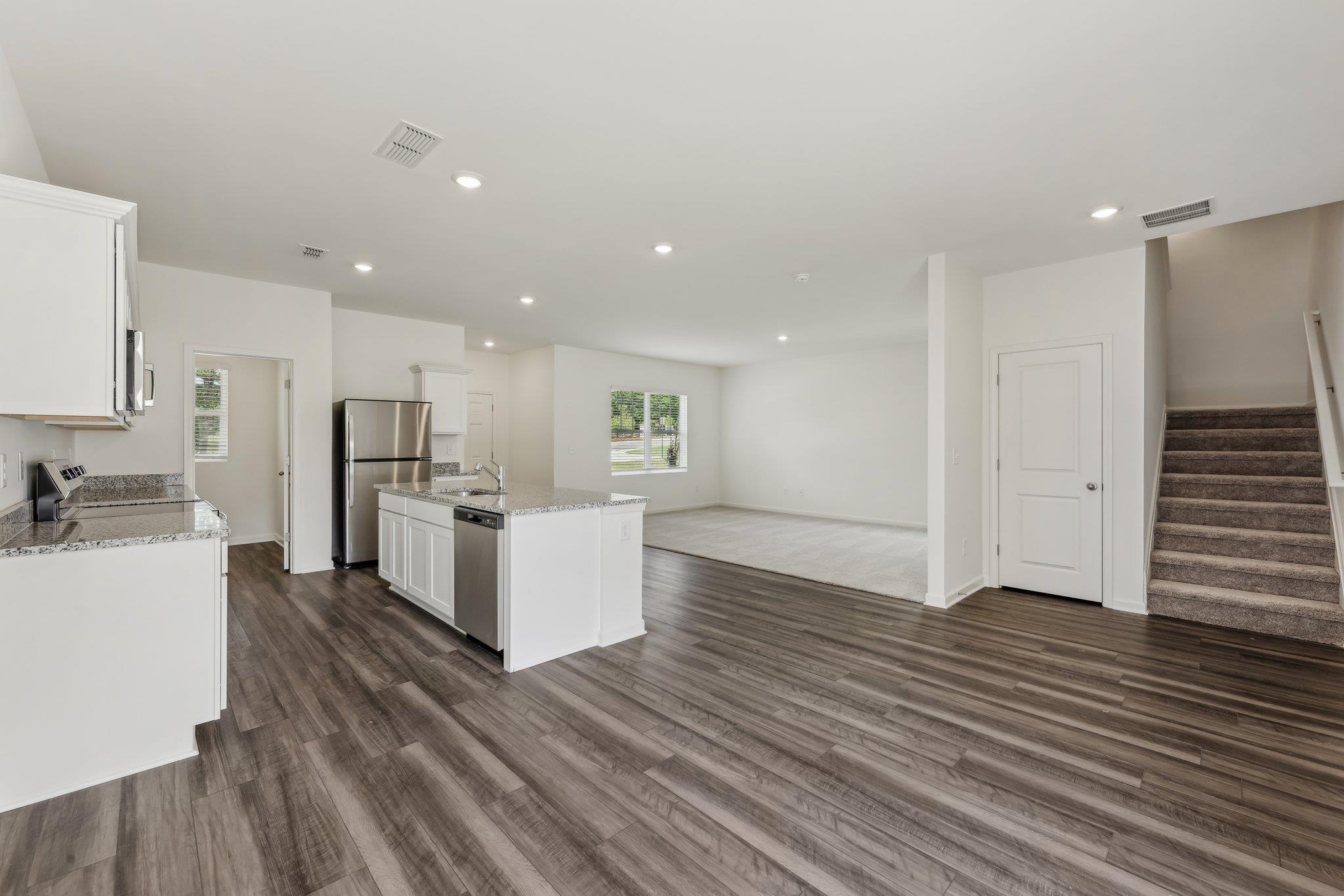 112 Mullen Way photo 4