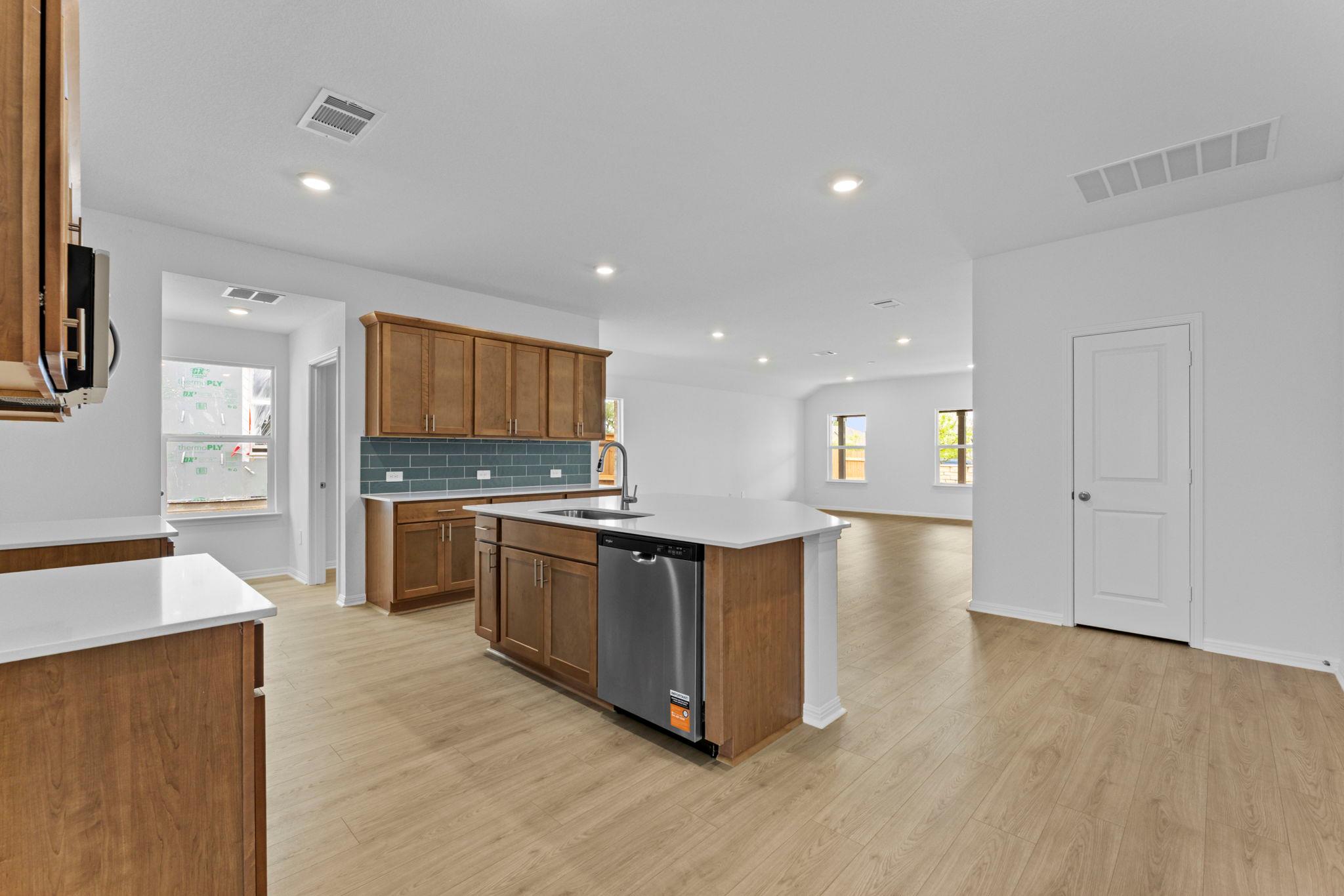 2552 Whittler Rd photo 10