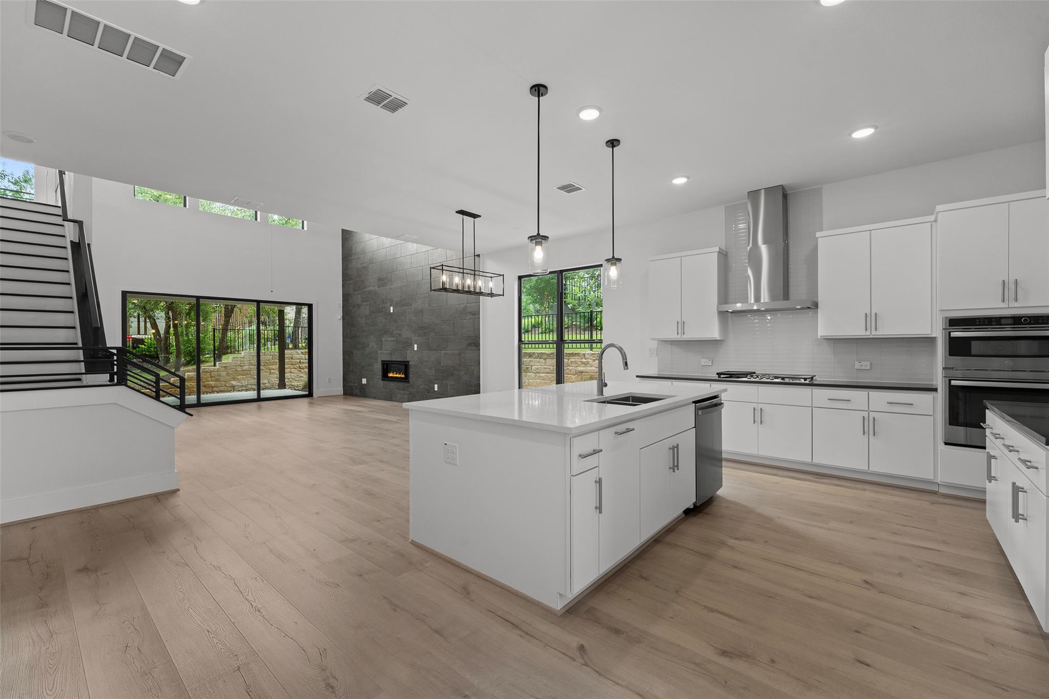 15085 Dorothy Dr photo 4