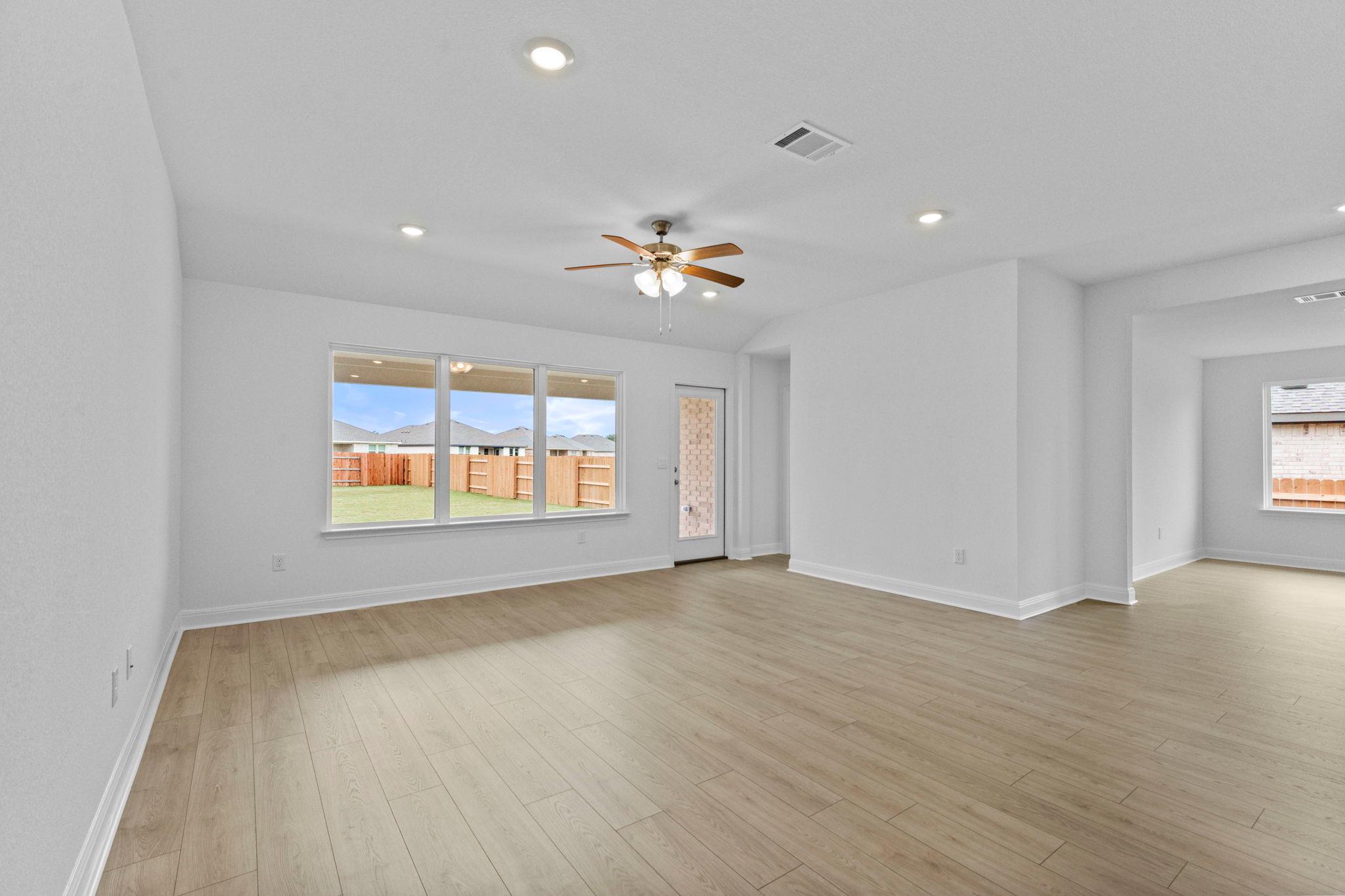 252 Rivers Edge Dr photo 5