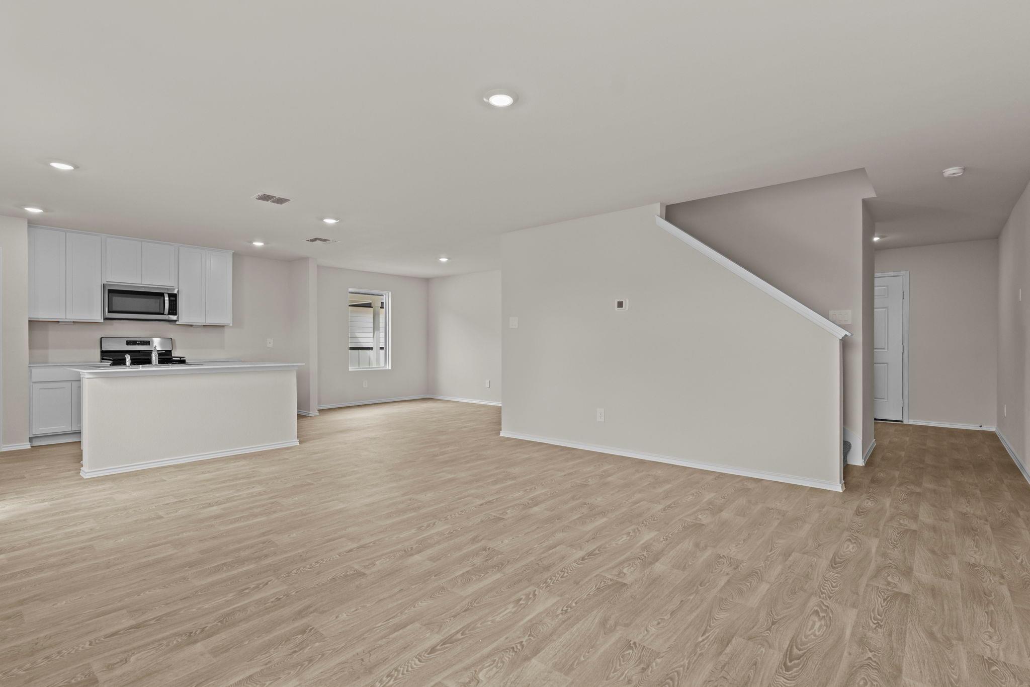 142 SURREY OAKS photo 5