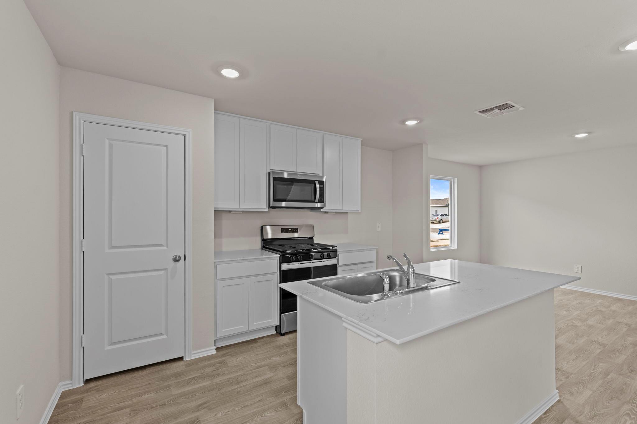 142 SURREY OAKS photo 9
