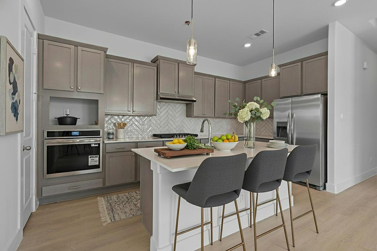 152 Hadleigh Dr photo 3