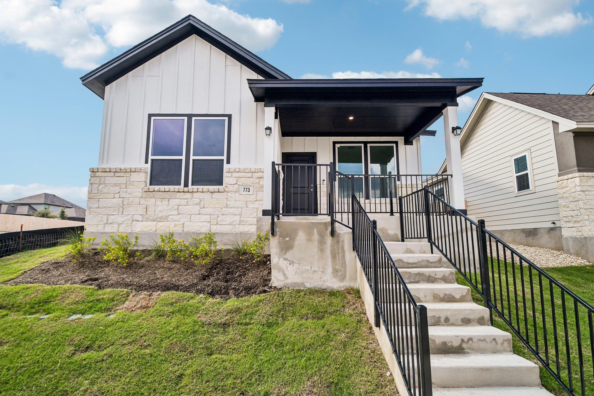 773 Treadwell Ln