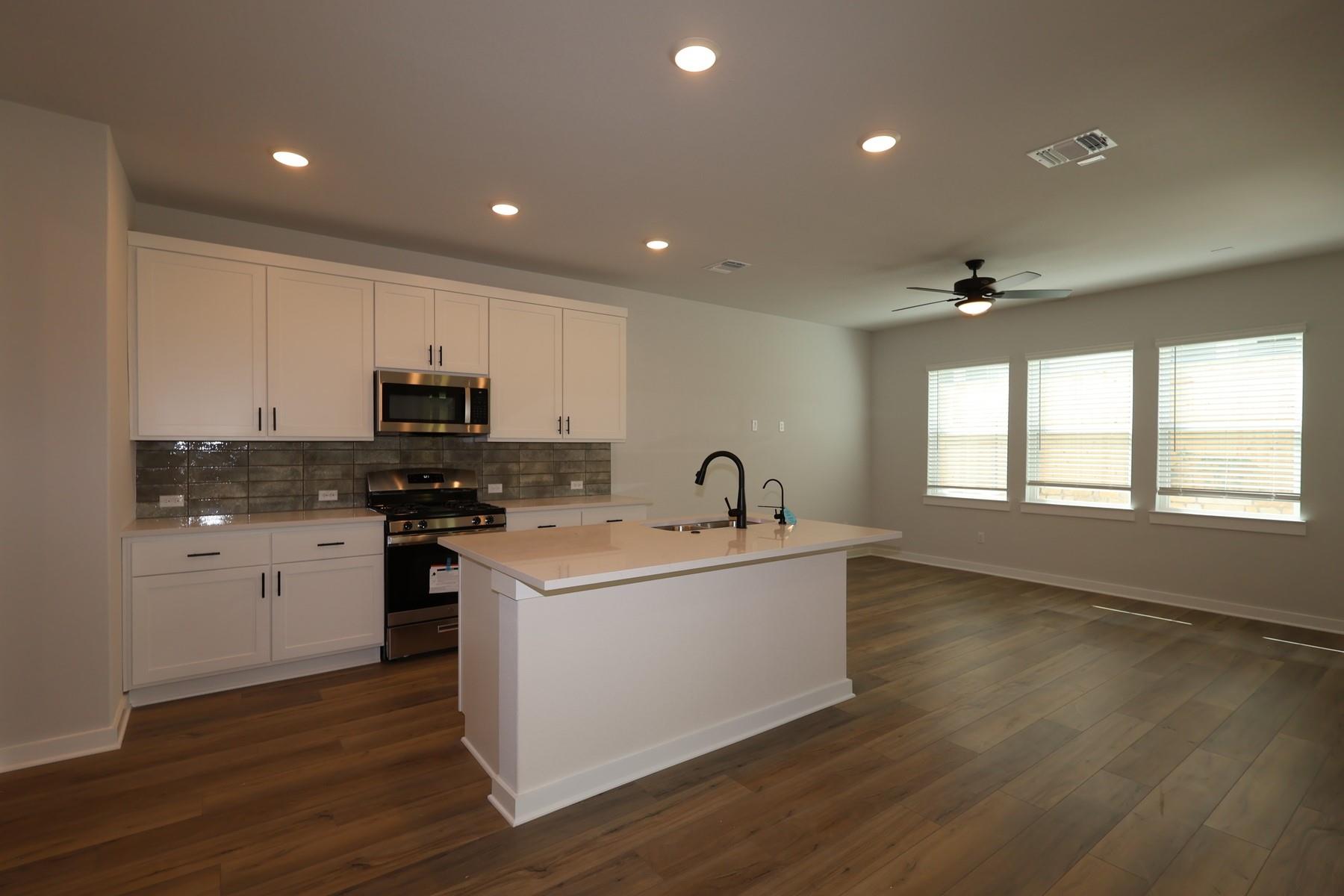 300 Marie Way photo 3