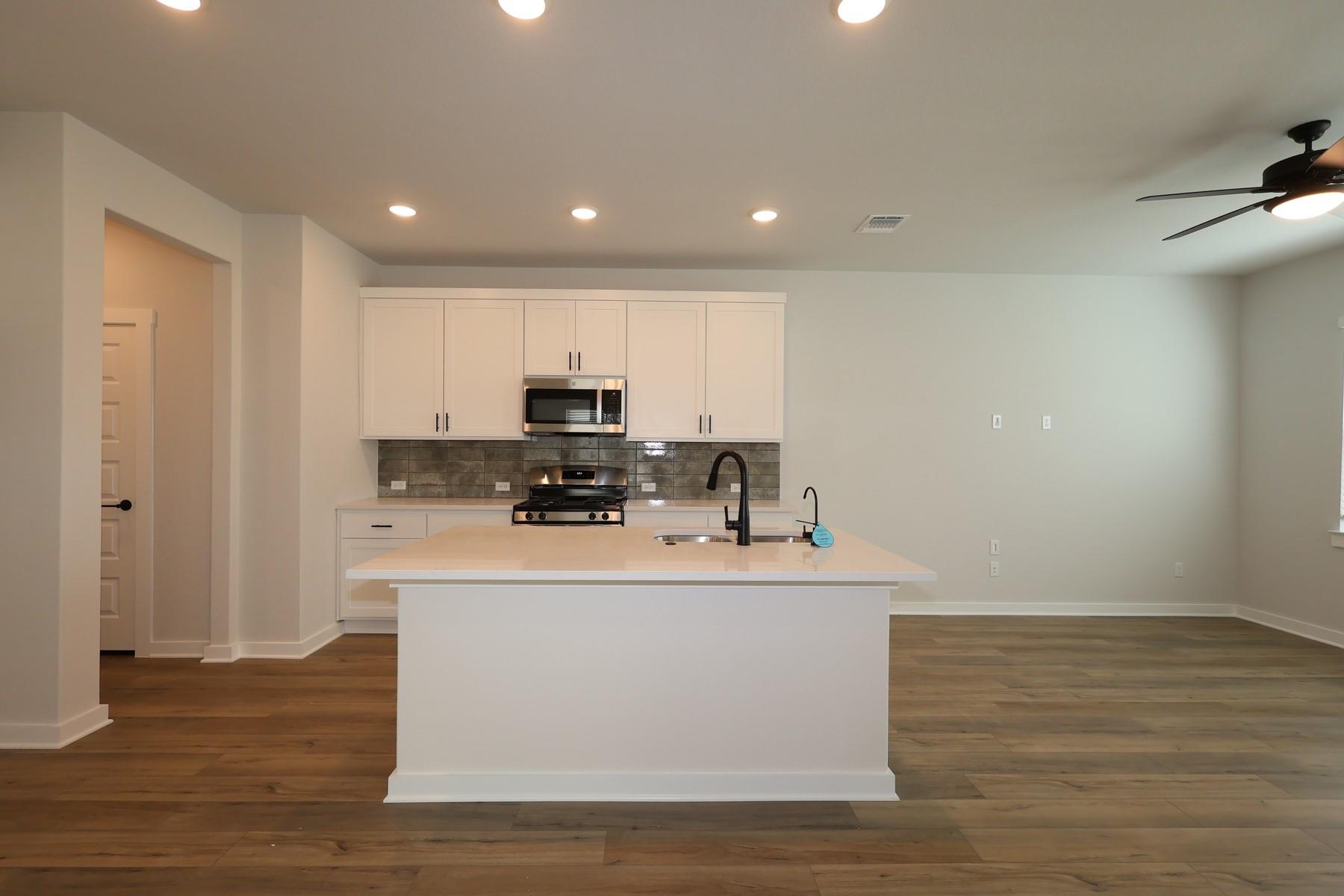 300 Marie Way photo 4