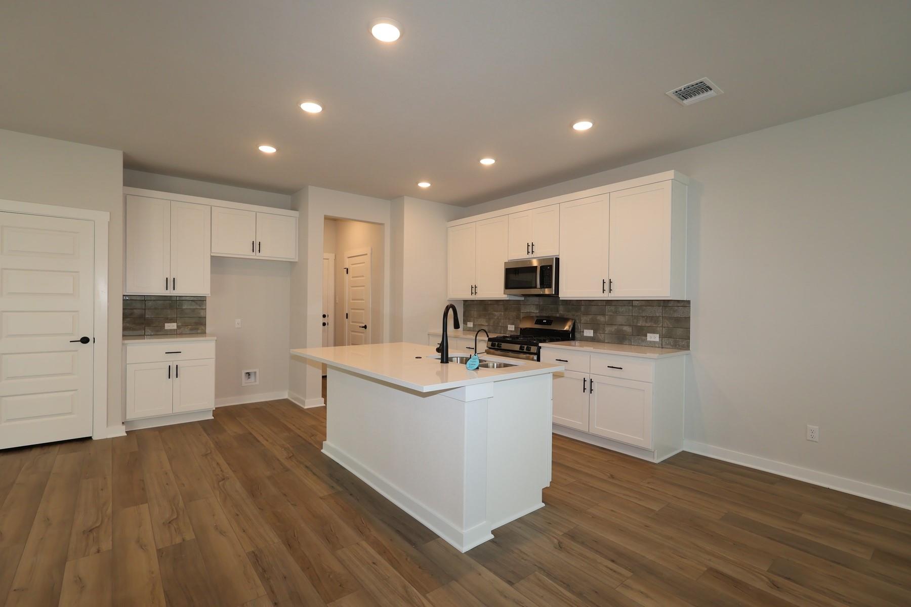 300 Marie Way photo 5