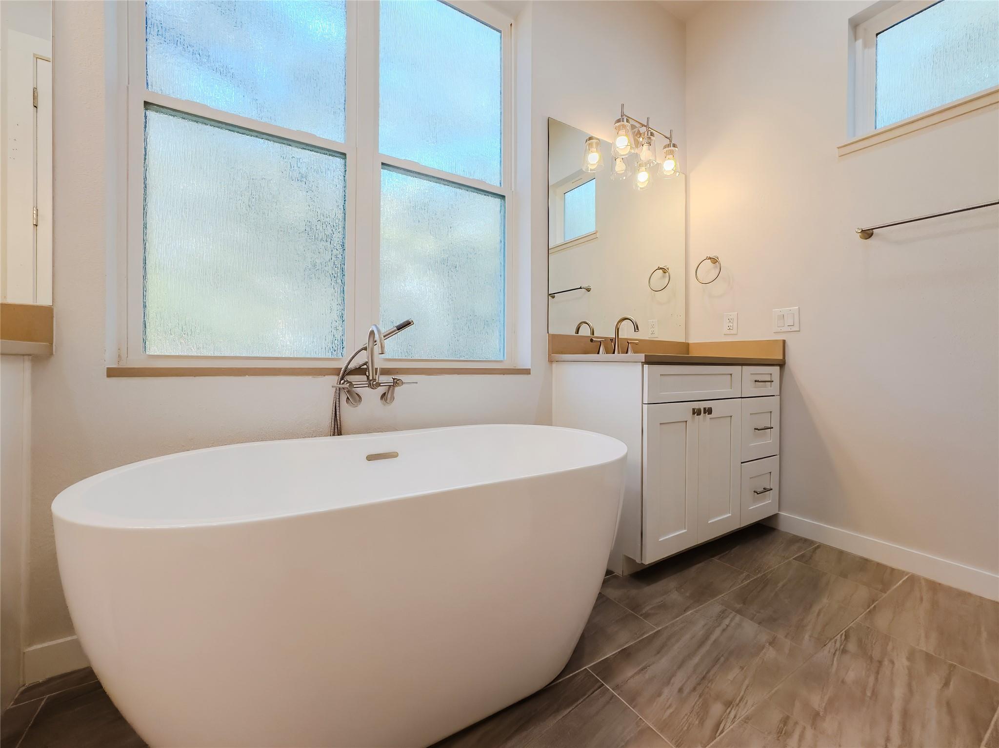 2404 Bruin Dr photo 9