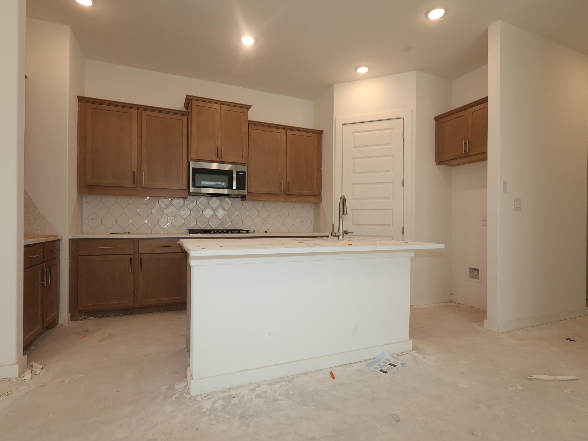 194 Norway Spruce St photo 4