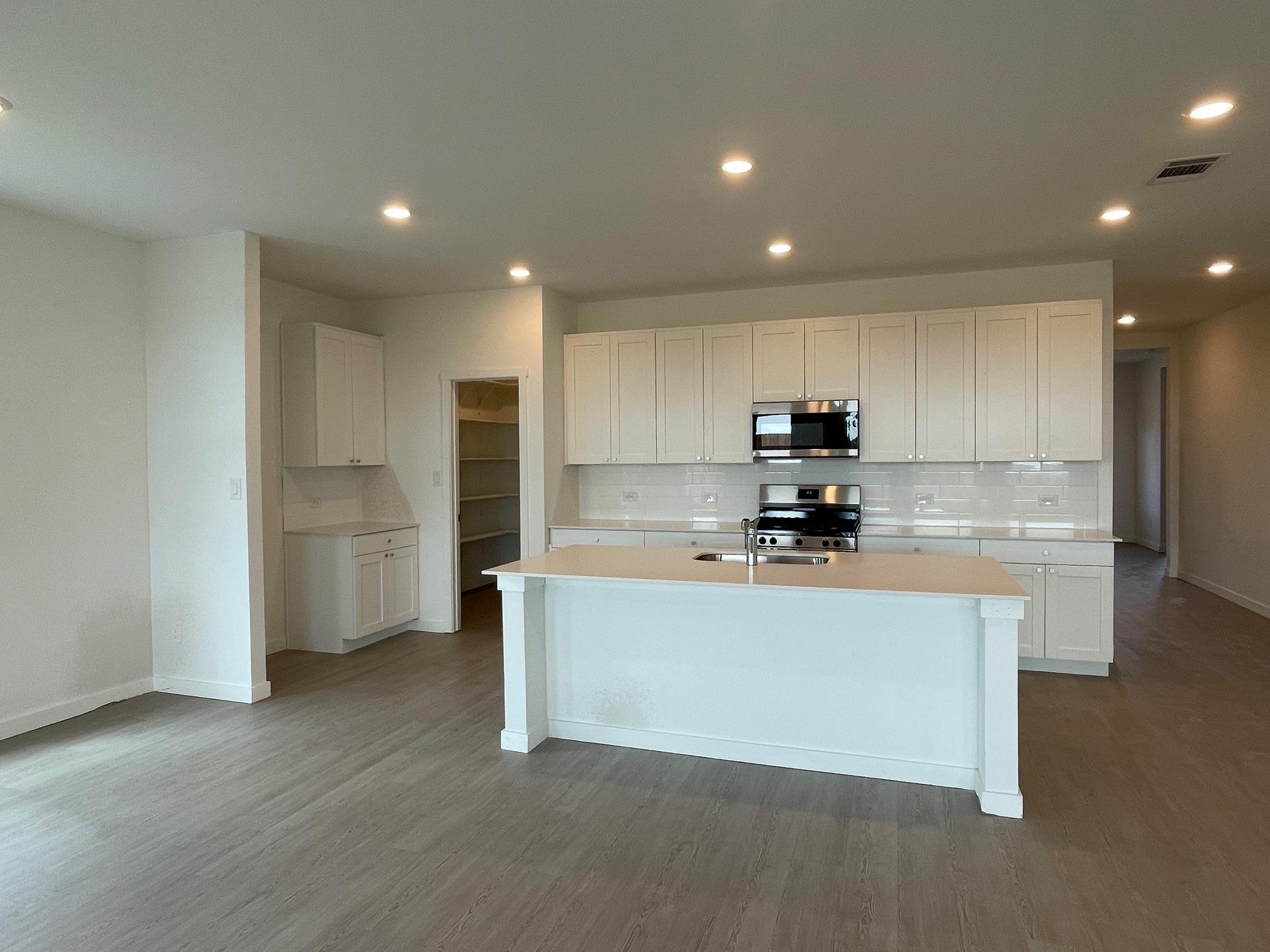 193 Seabreeze St photo 3