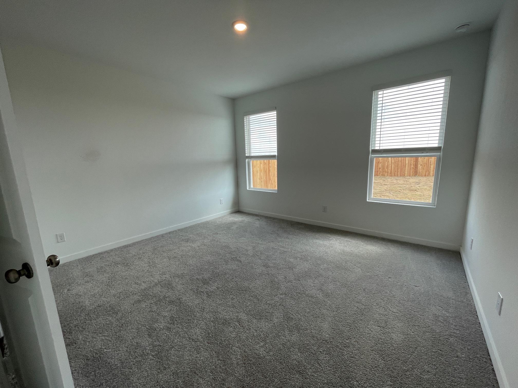 193 Seabreeze St photo 4