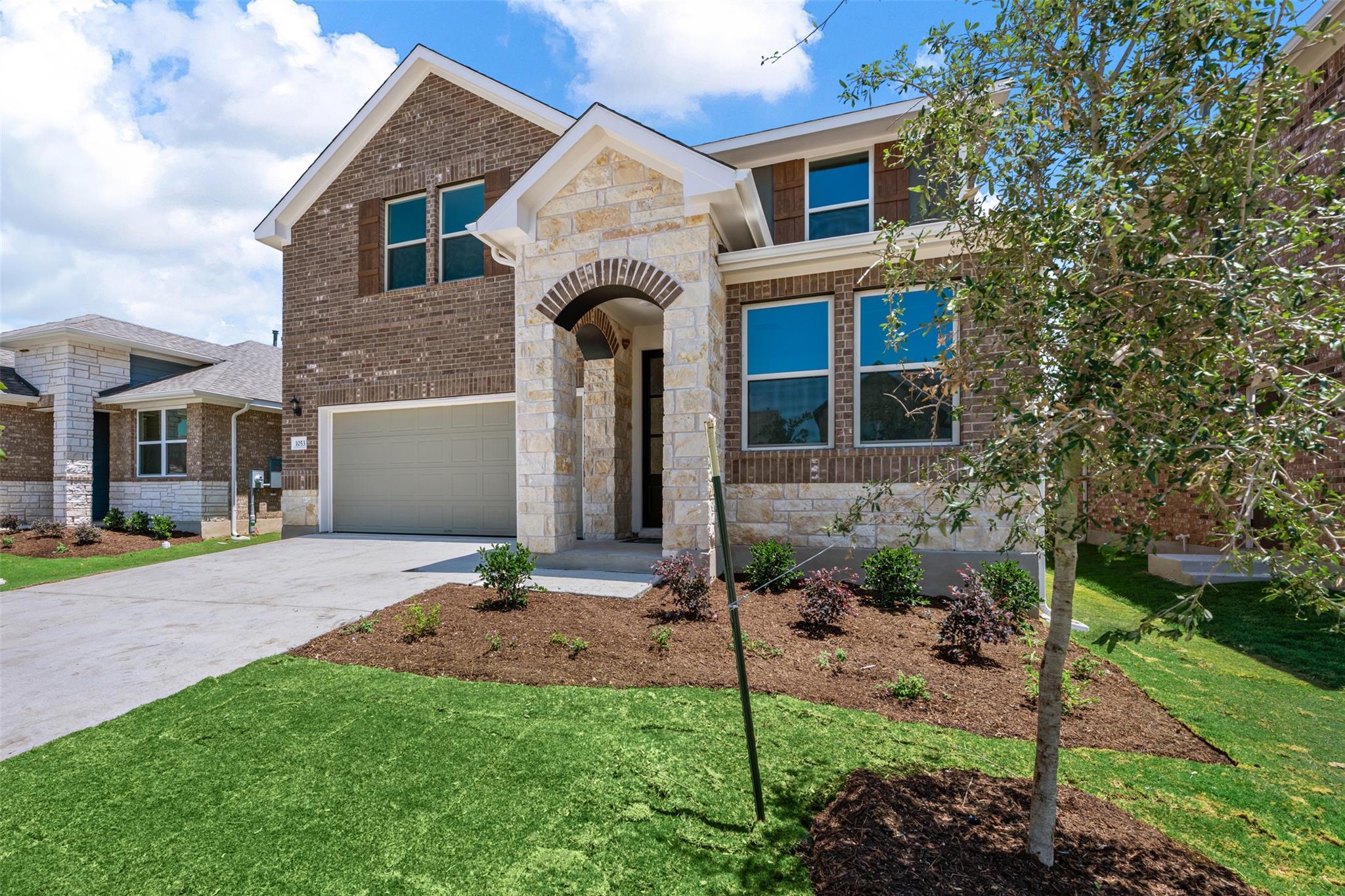 275 Crater Lake Dr photo 3