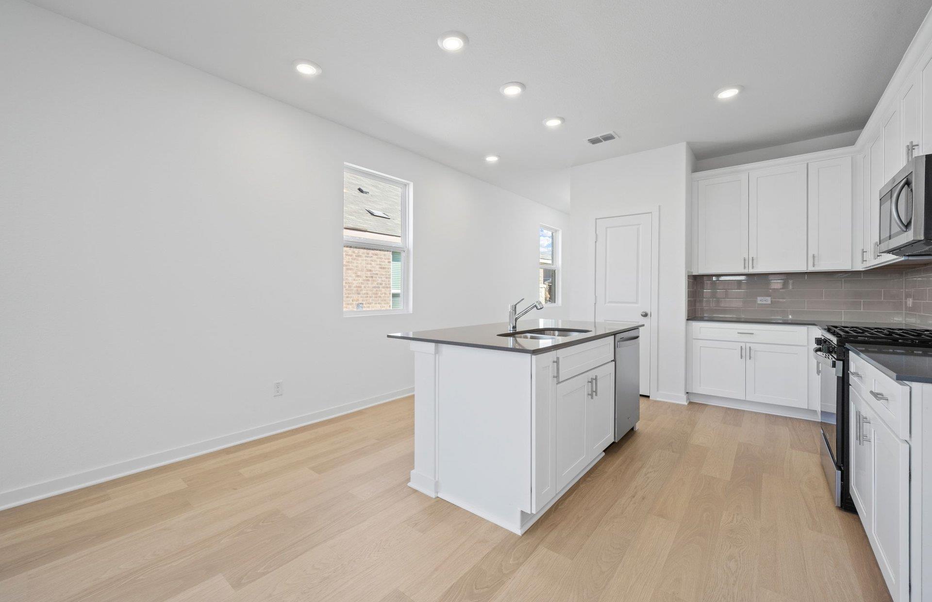 728 Rubber Tree Way photo 5