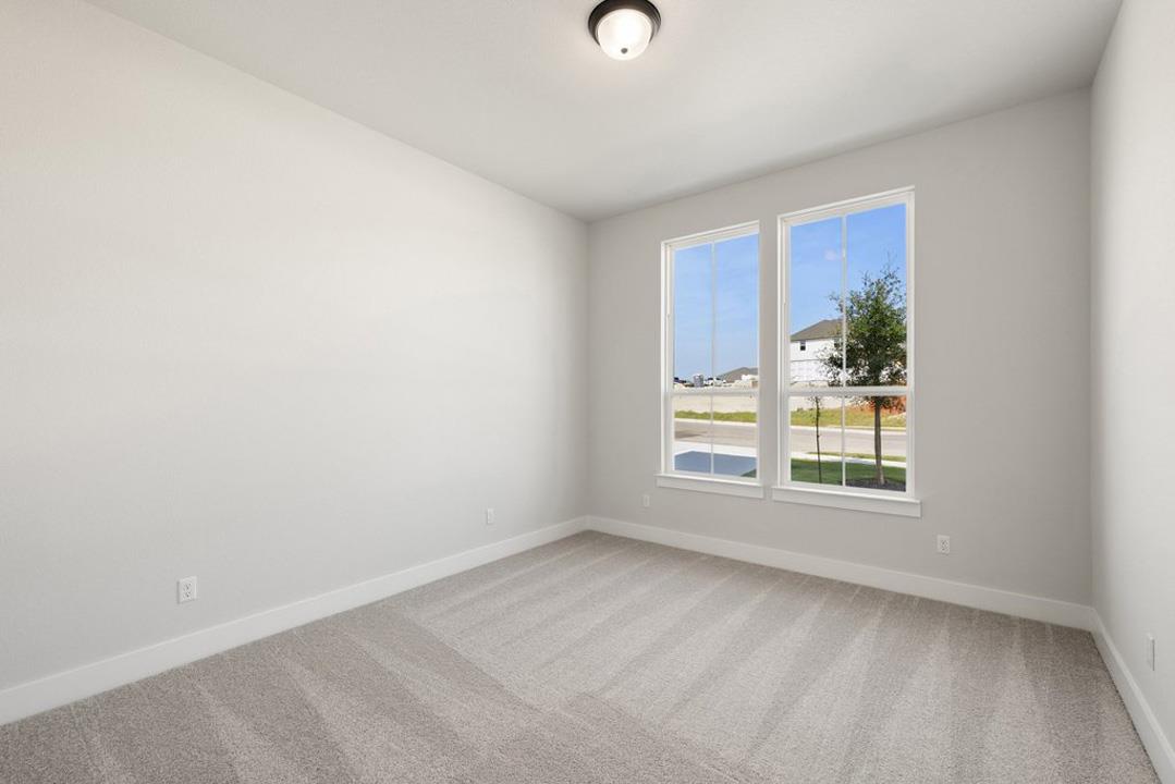 221 McMillian Drive photo 6