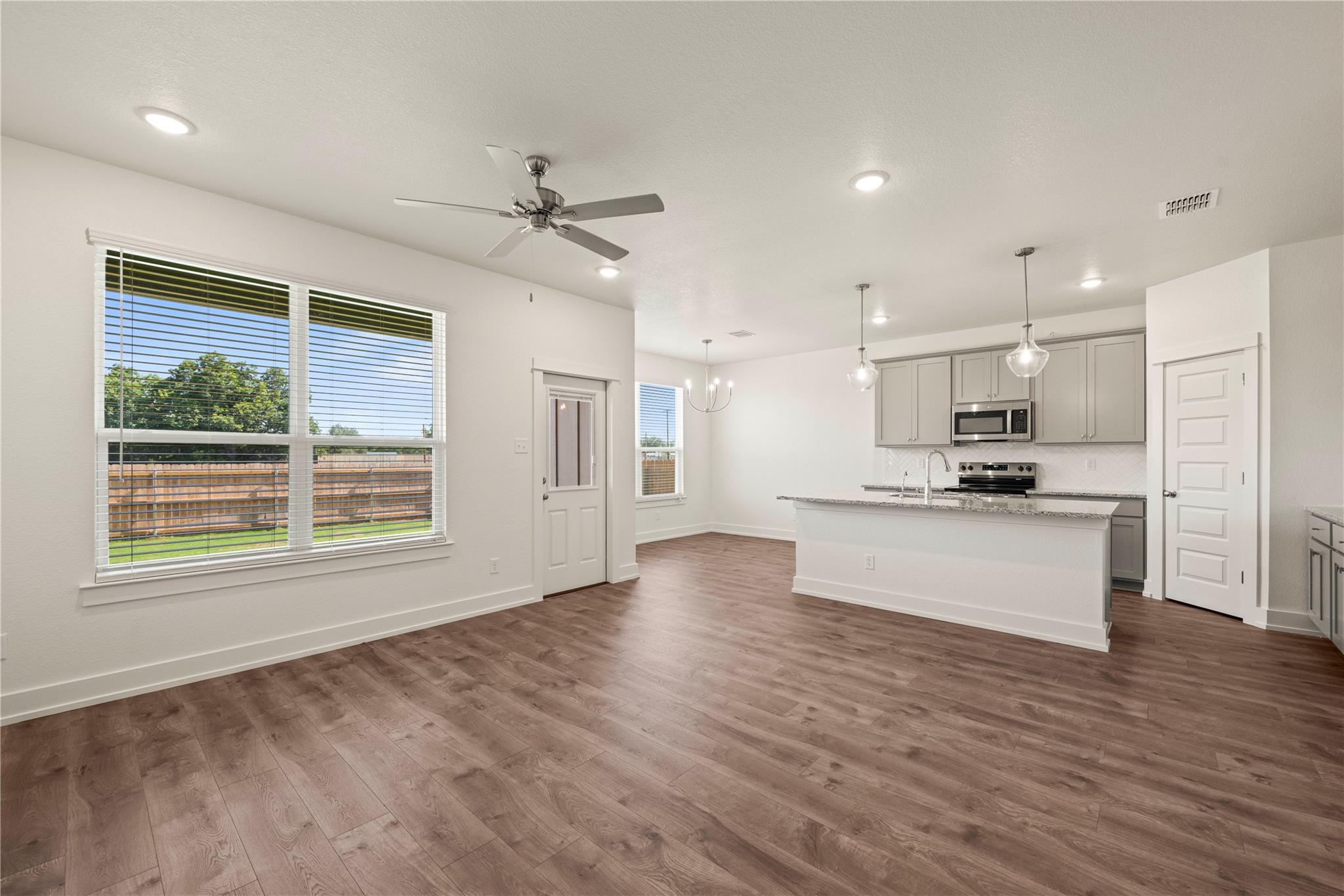 552 Gus Loop photo 9
