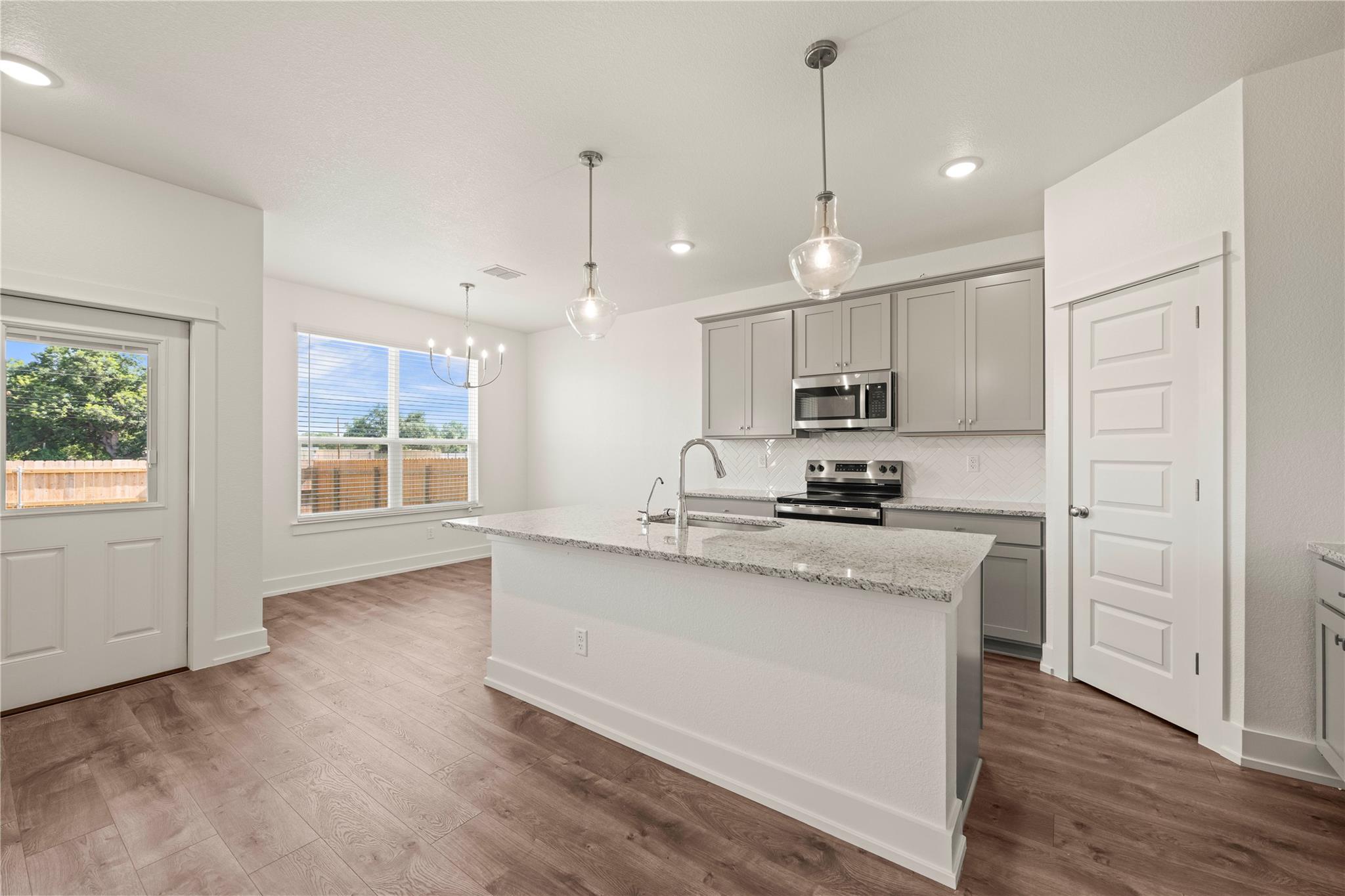 552 Gus Loop photo 10