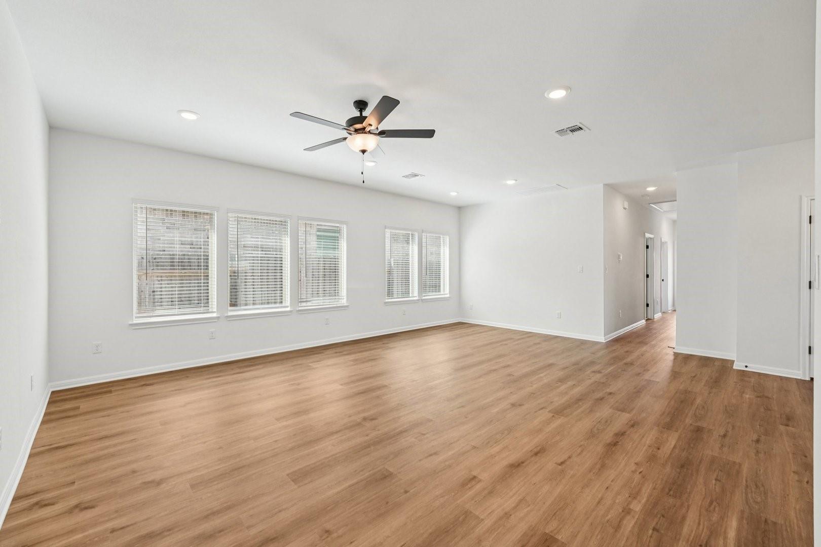 238 Bay Breeze Dr photo 3