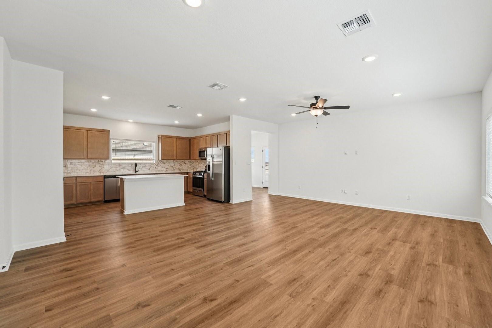 238 Bay Breeze Dr photo 4
