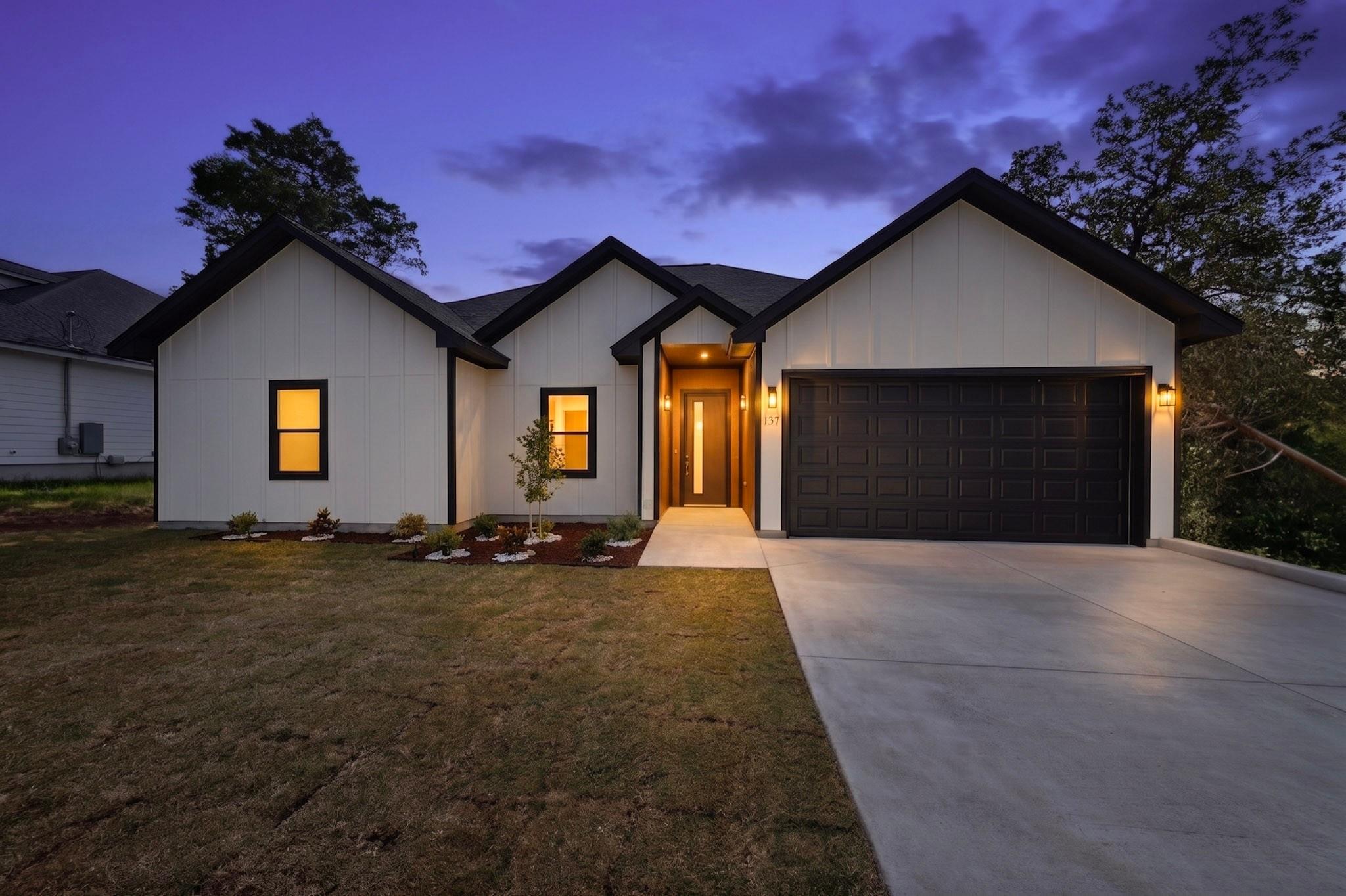 137 N Pohakea Dr