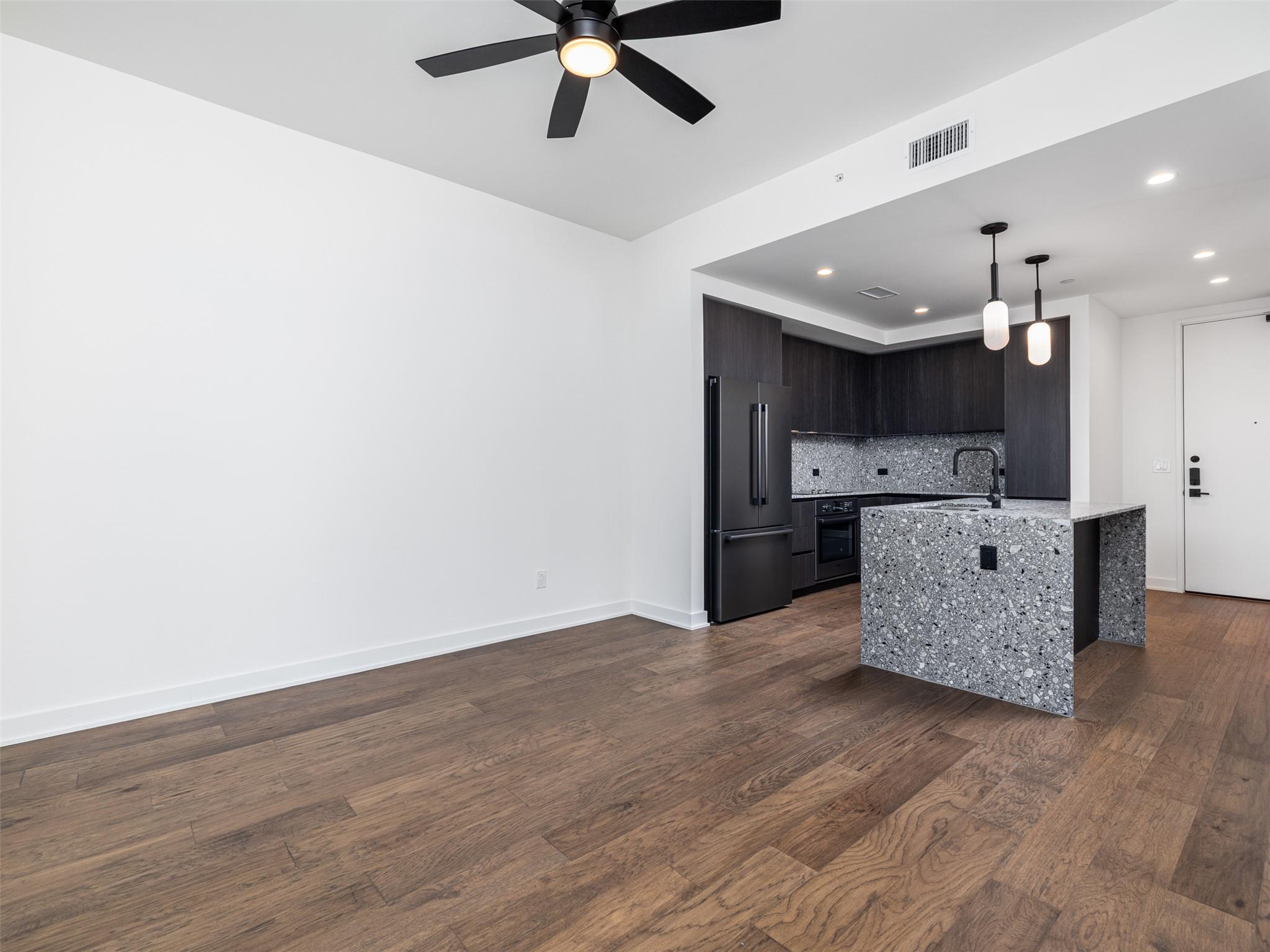 84 East Ave #3907 photo 3