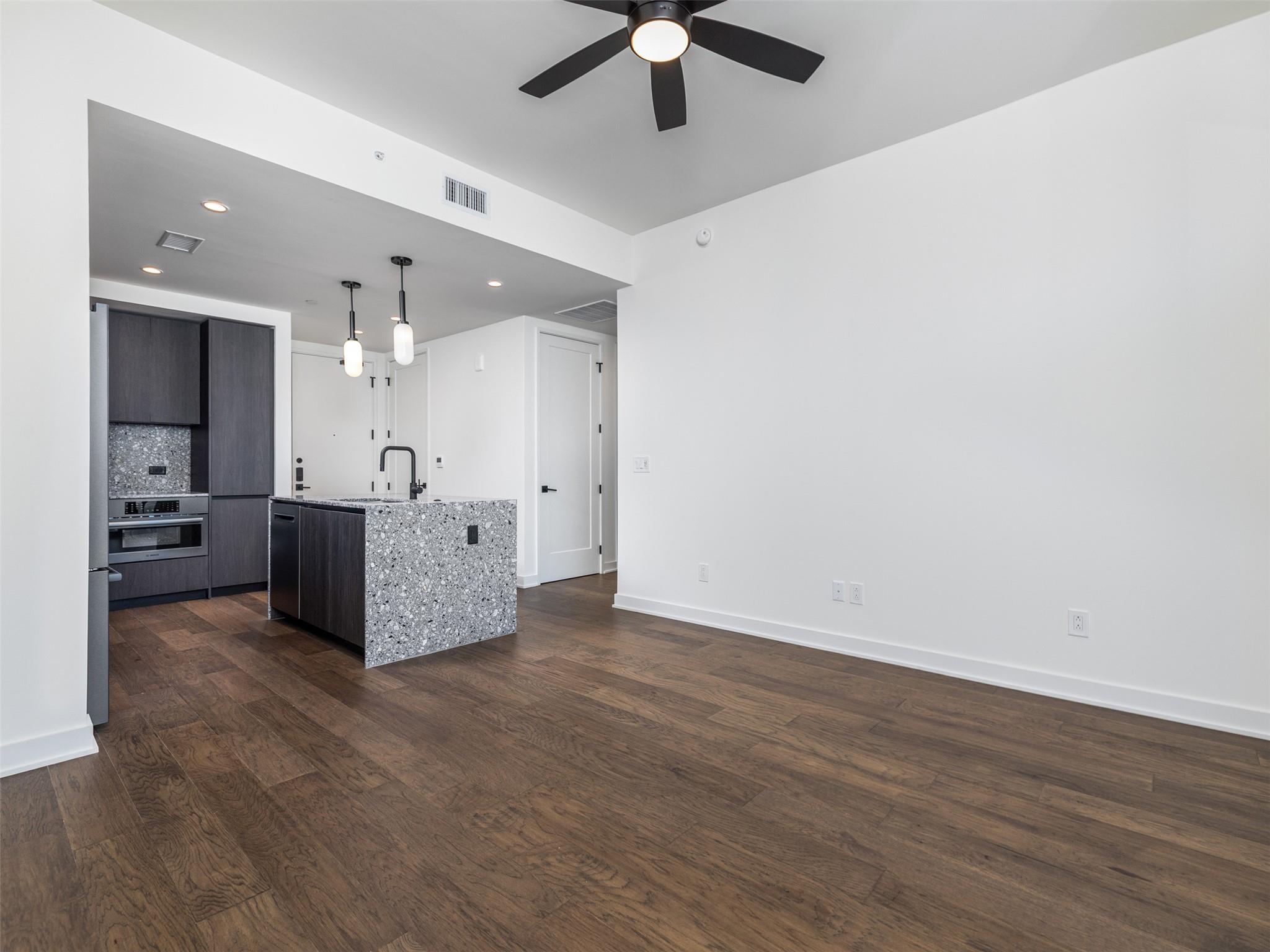 84 East Ave #3907 photo 4