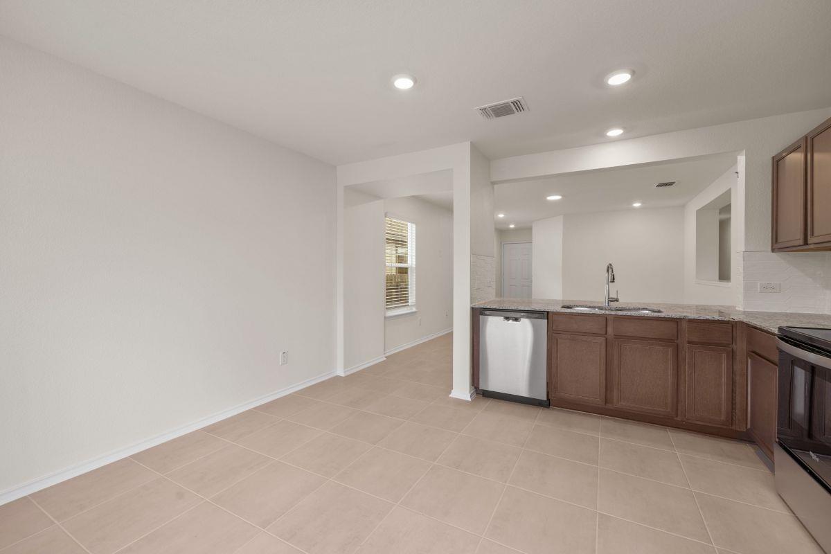284 Feathers St photo 11
