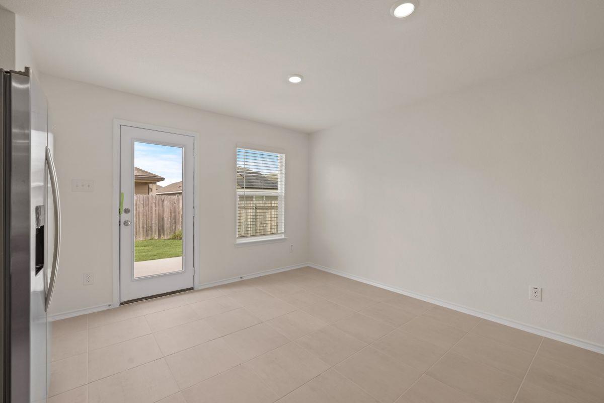 284 Feathers St photo 12