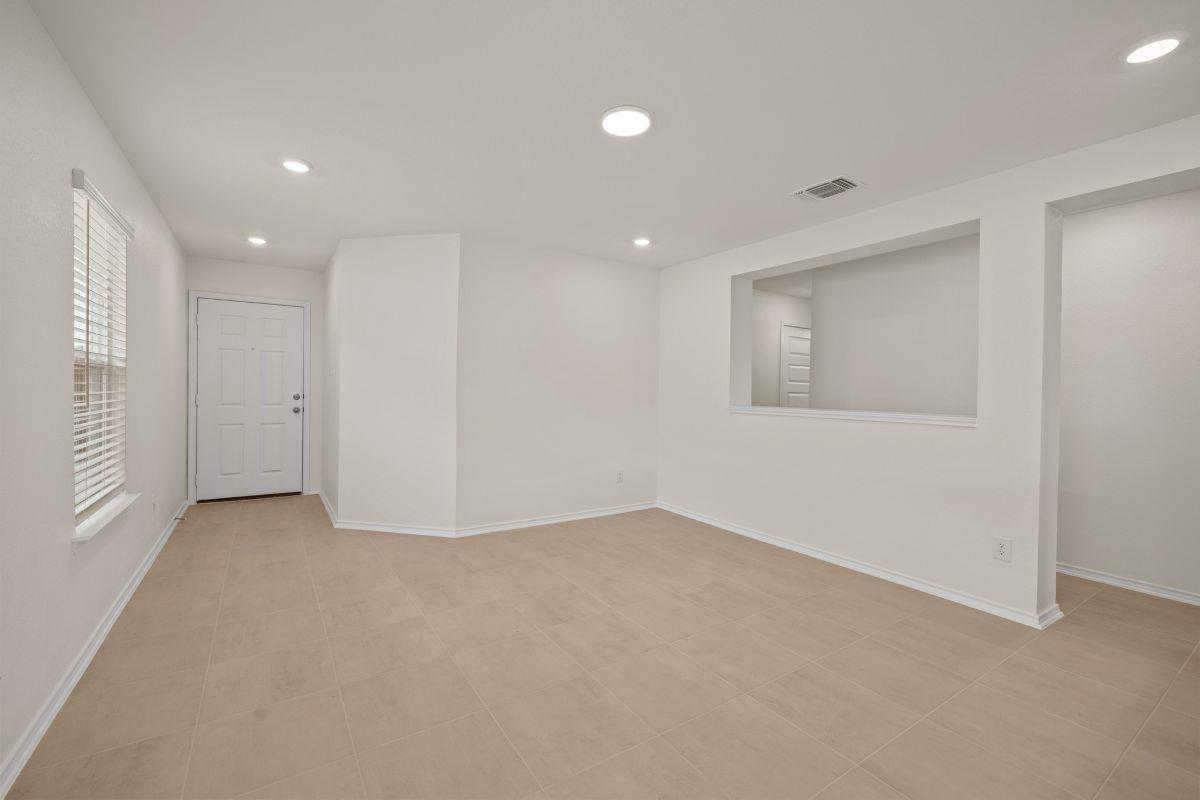 284 Feathers St photo 6