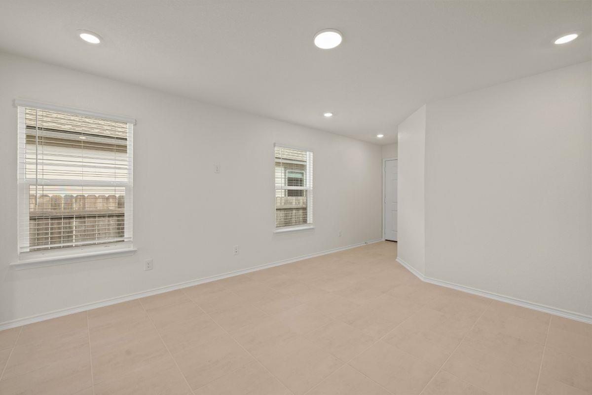 284 Feathers St photo 7