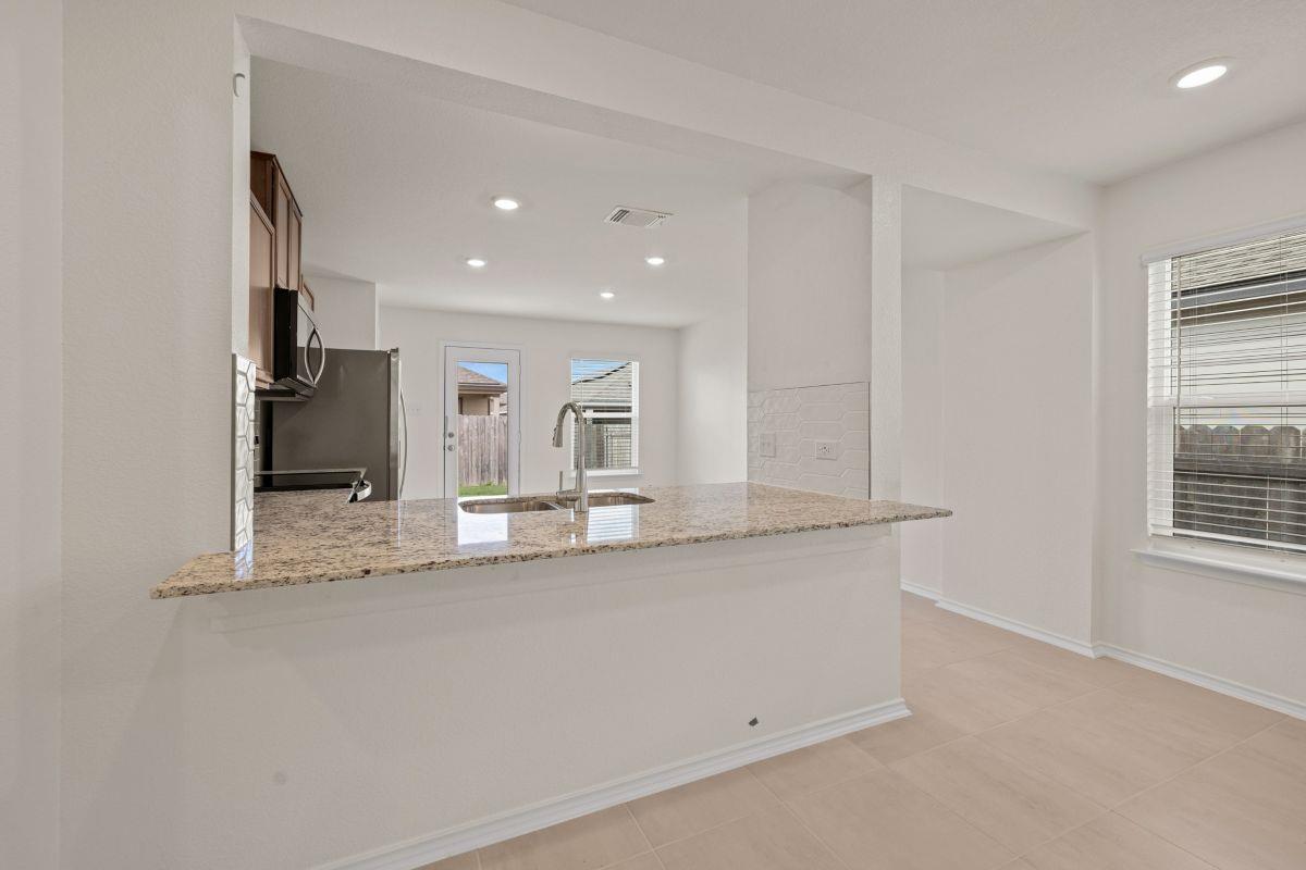 284 Feathers St photo 8