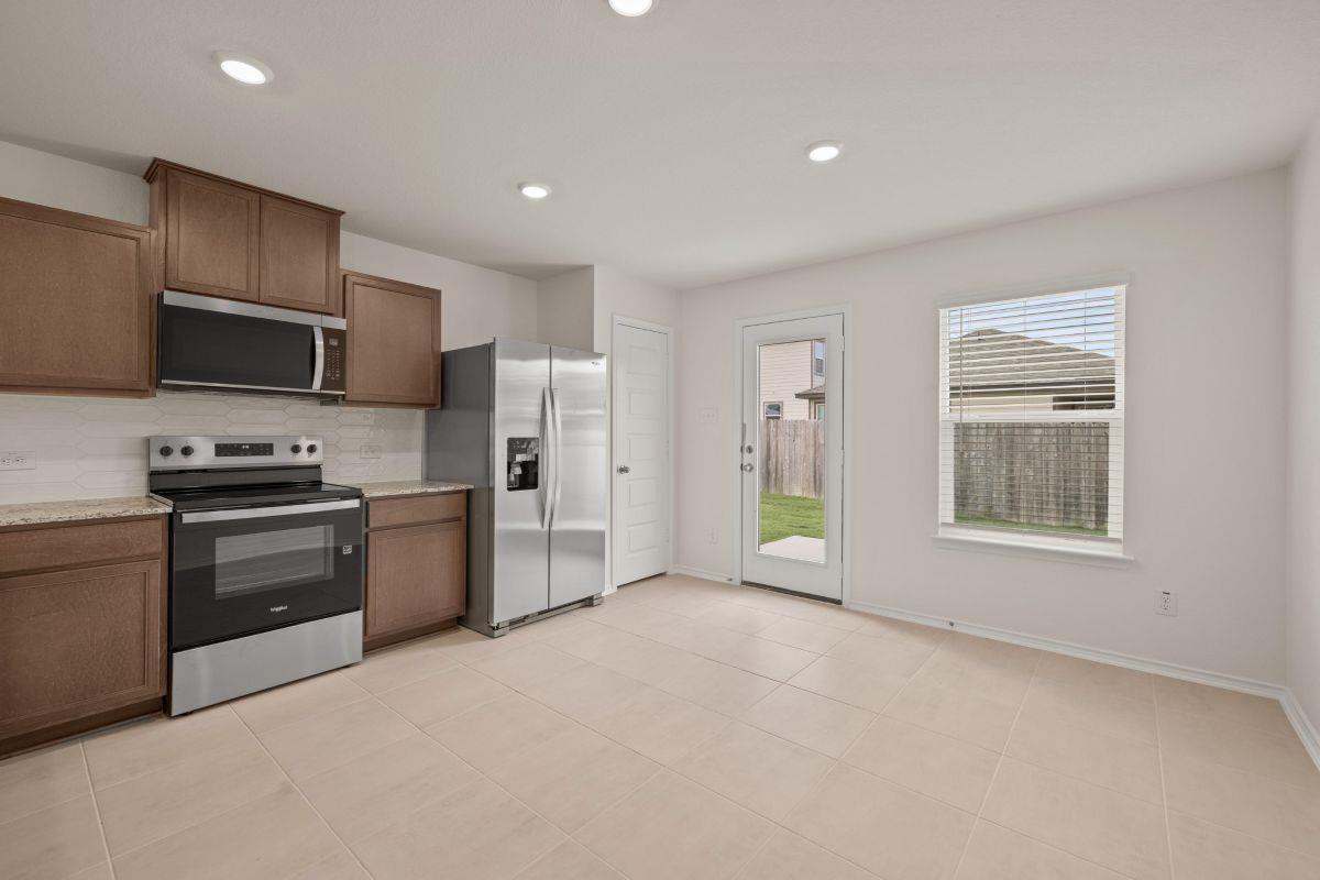 284 Feathers St photo 9