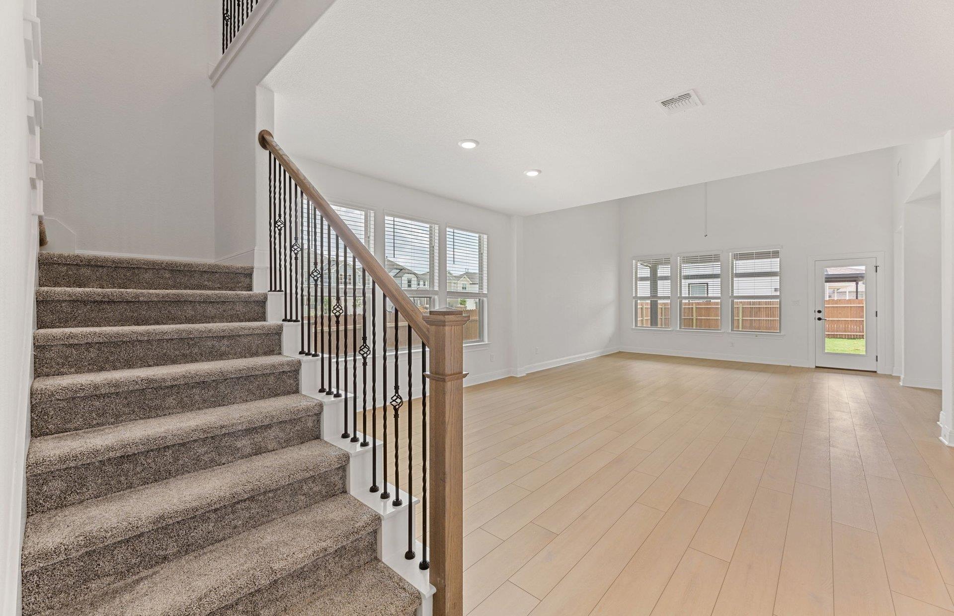 204 Amista Dr photo 7