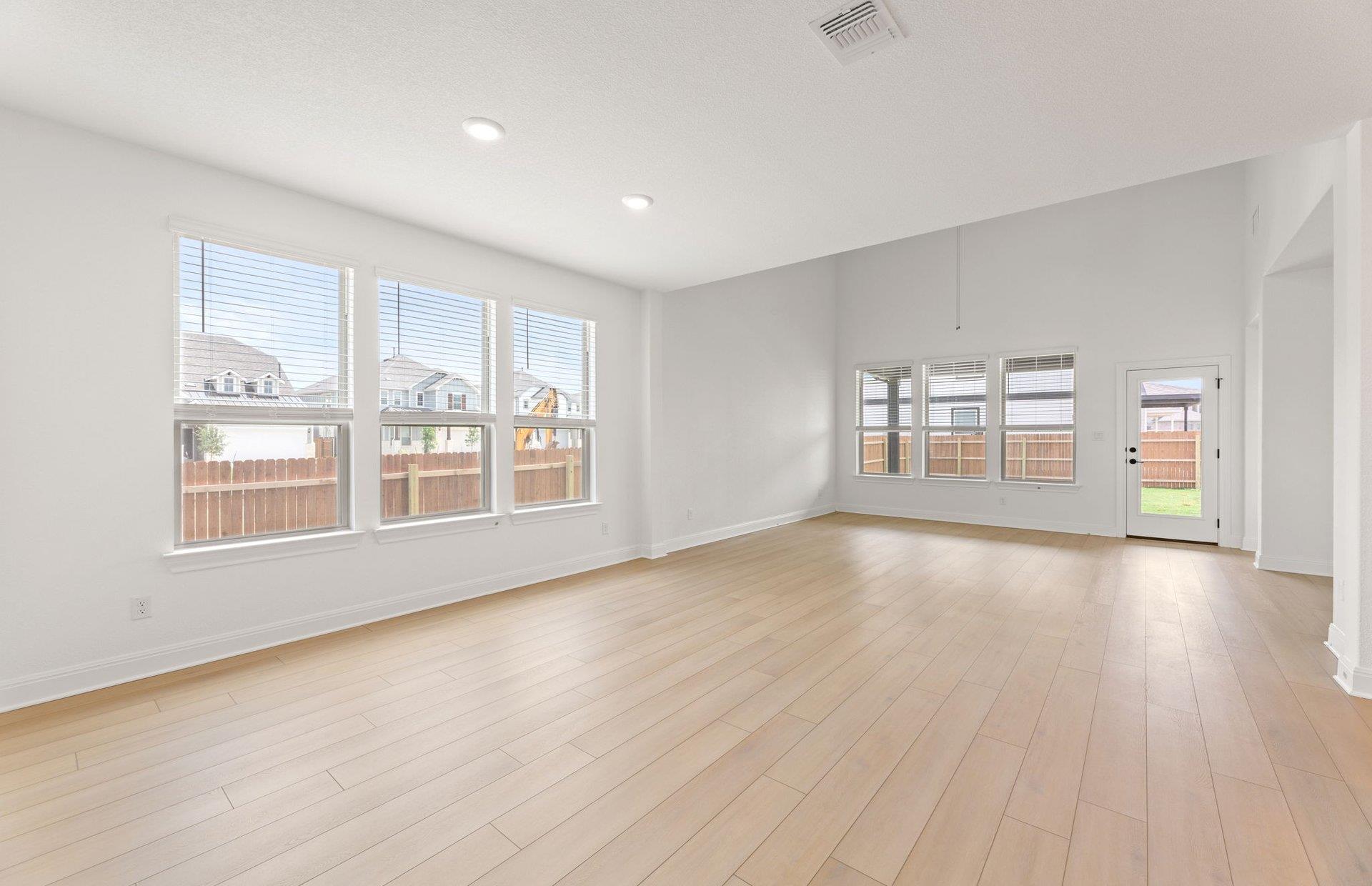 204 Amista Dr photo 9