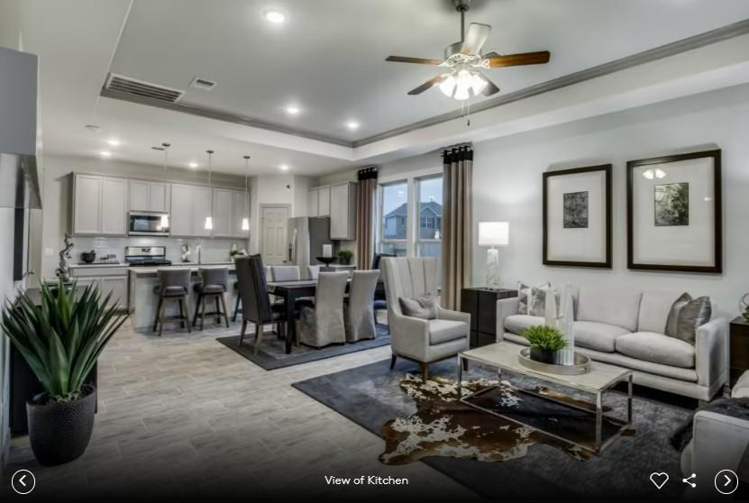 208 Amista Dr photo 3