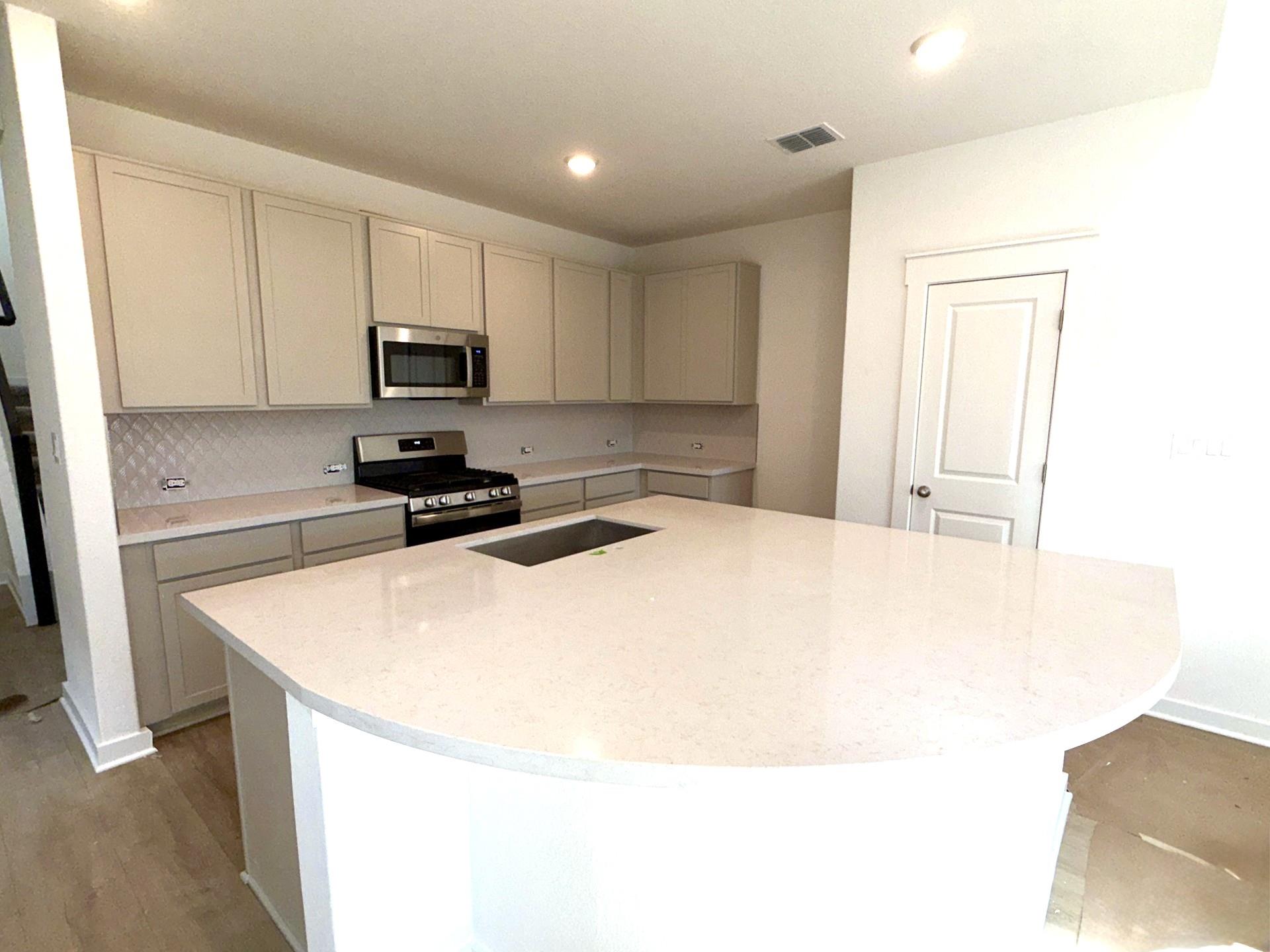 504 Bloomington Loop photo 4