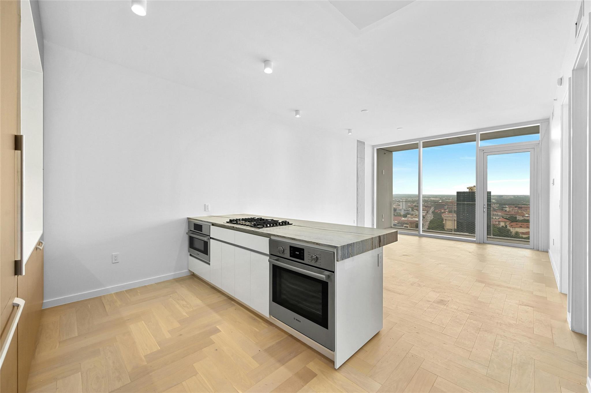 313 W 17th St #2402 photo 3
