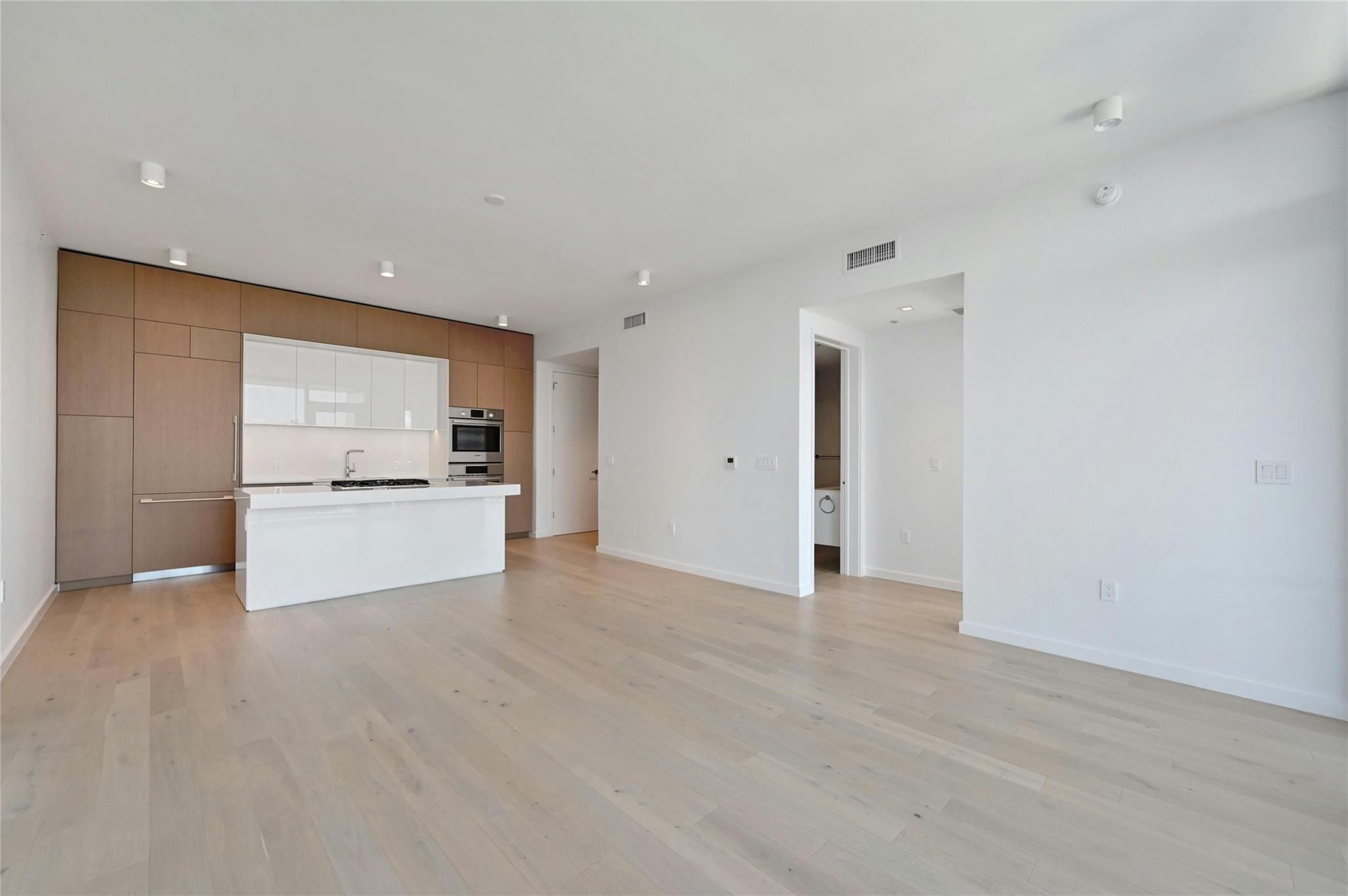 313 W 17th St #2501 photo 4